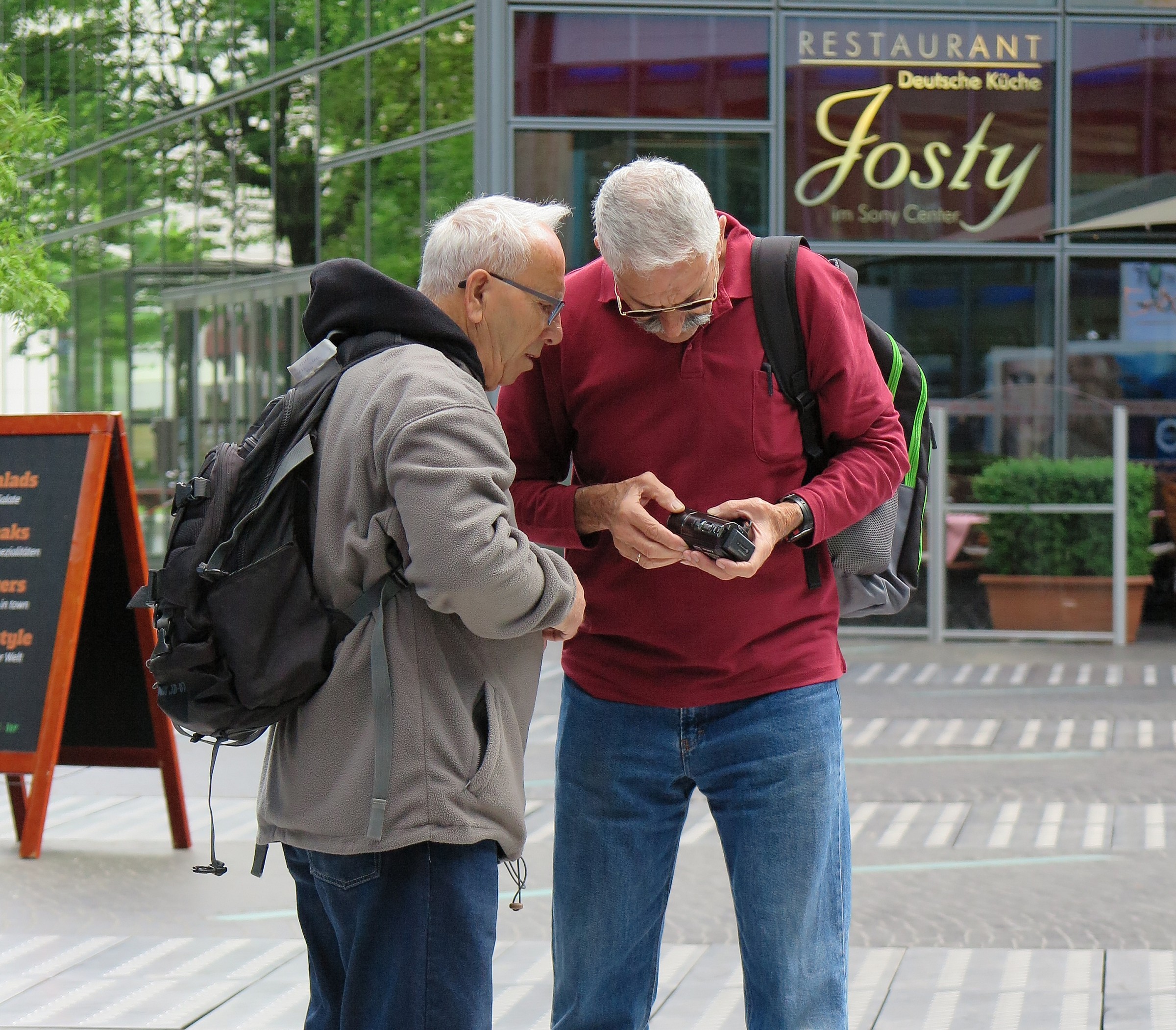 Umarell to work- Poor camera.