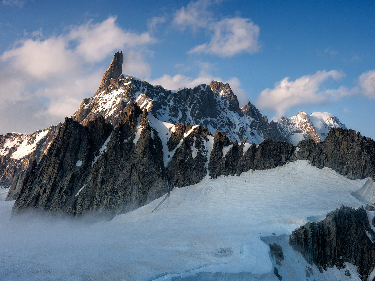 Luce serale sul Dente del Gigante e le Grandes Jorasses