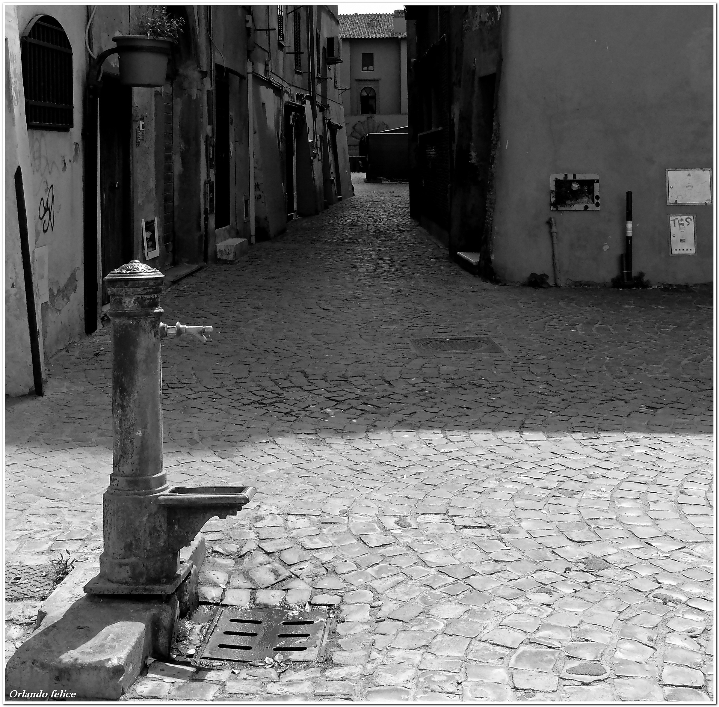 a spasso per  il borgo di nettuno