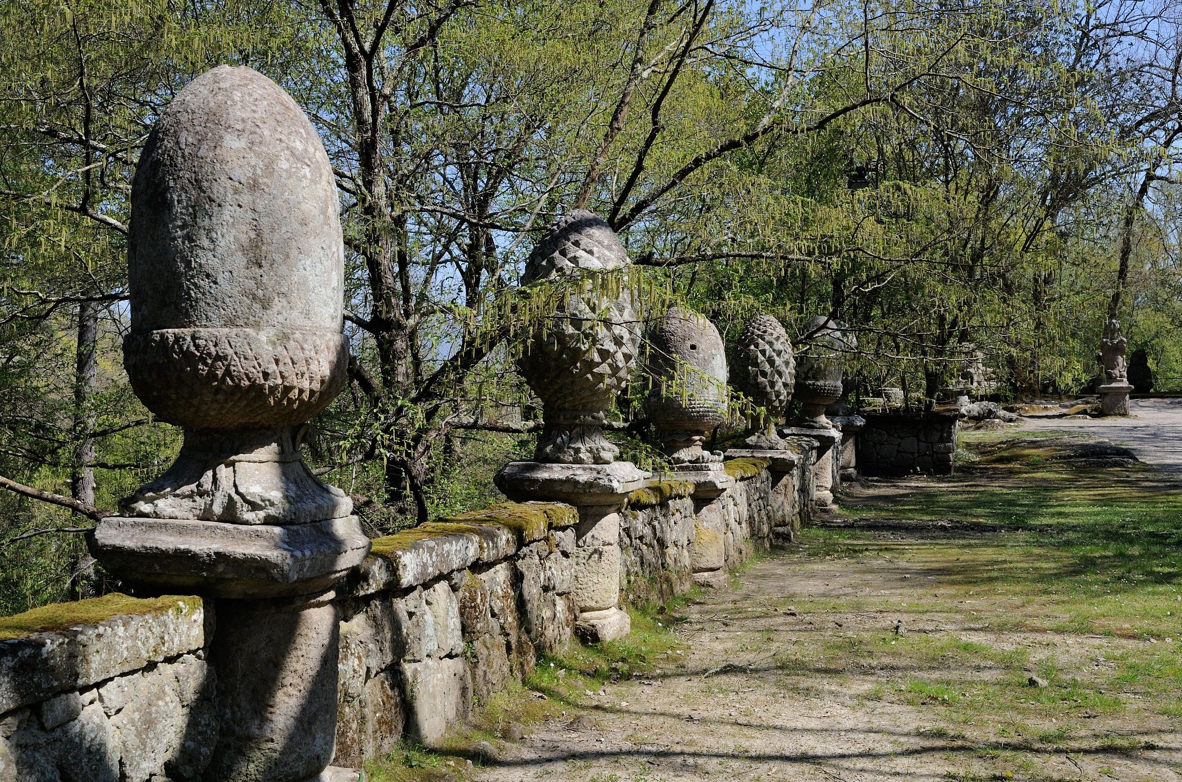 Bomarzo (Vt)-"Piazzale Pigne" nel Parco dei Mostri