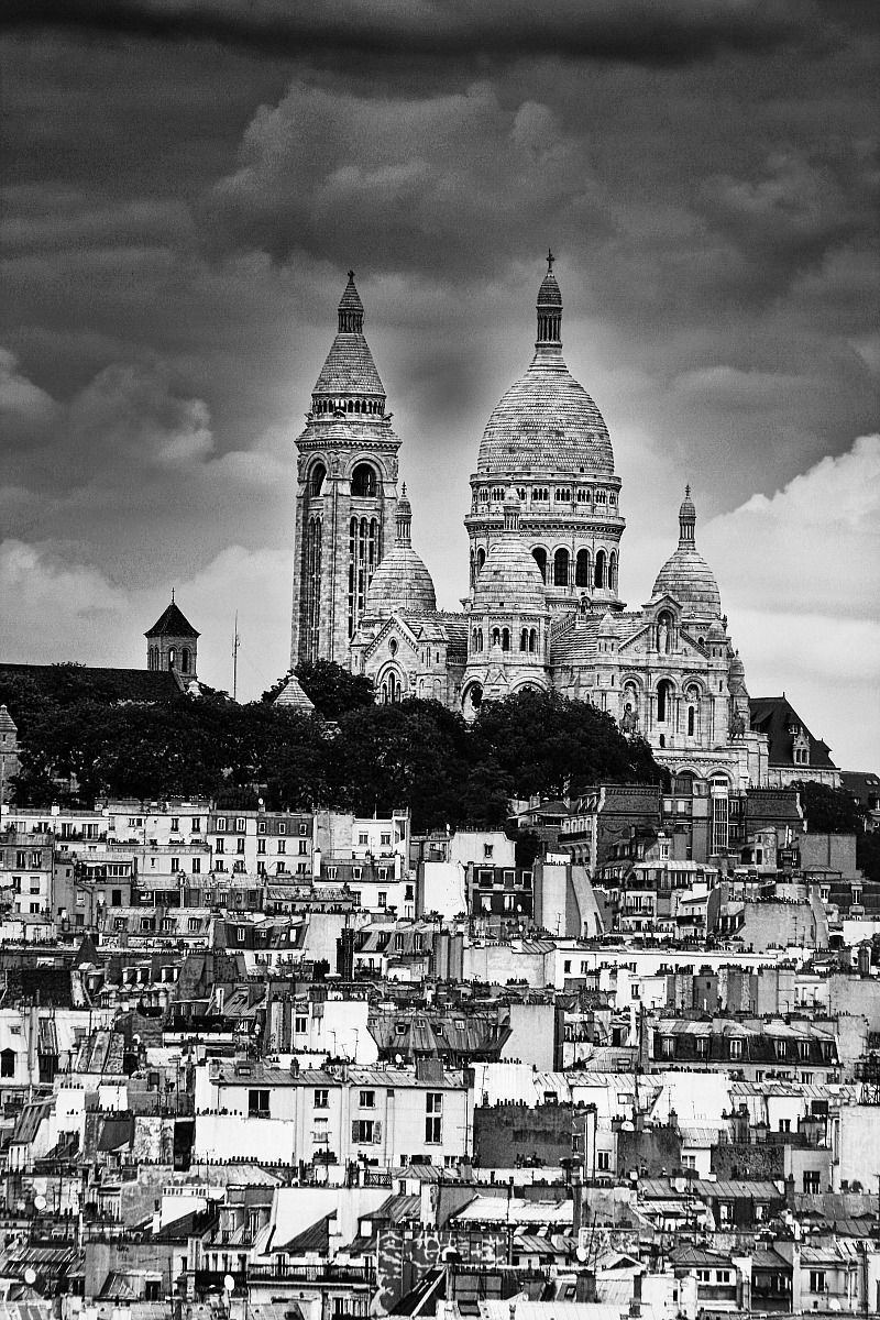 sacred heart in b & w