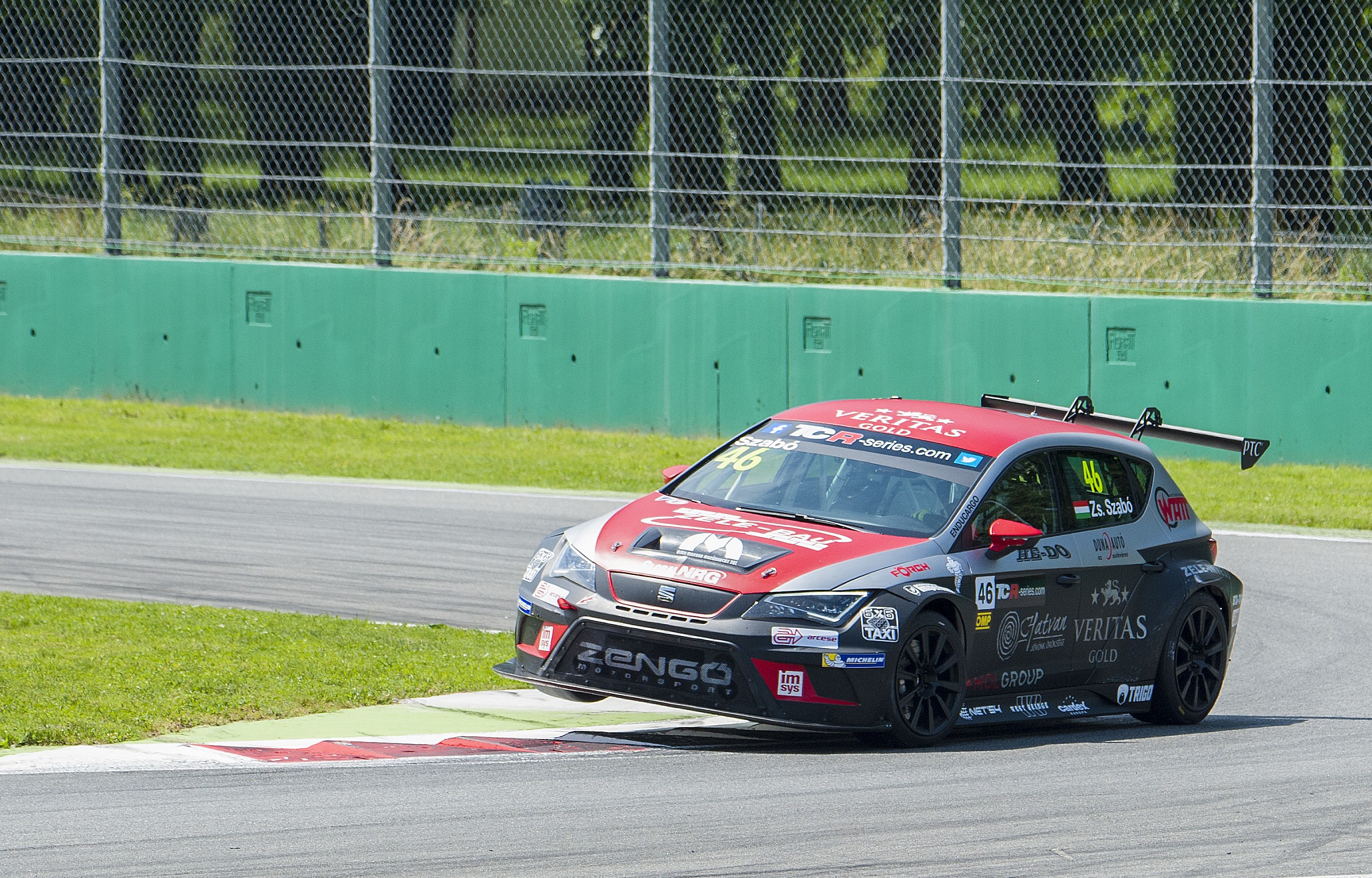 Volando sui cordoli ..