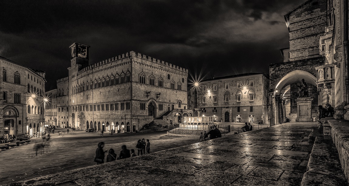 SalaDeiNotari, Piazza IV.Novembre
