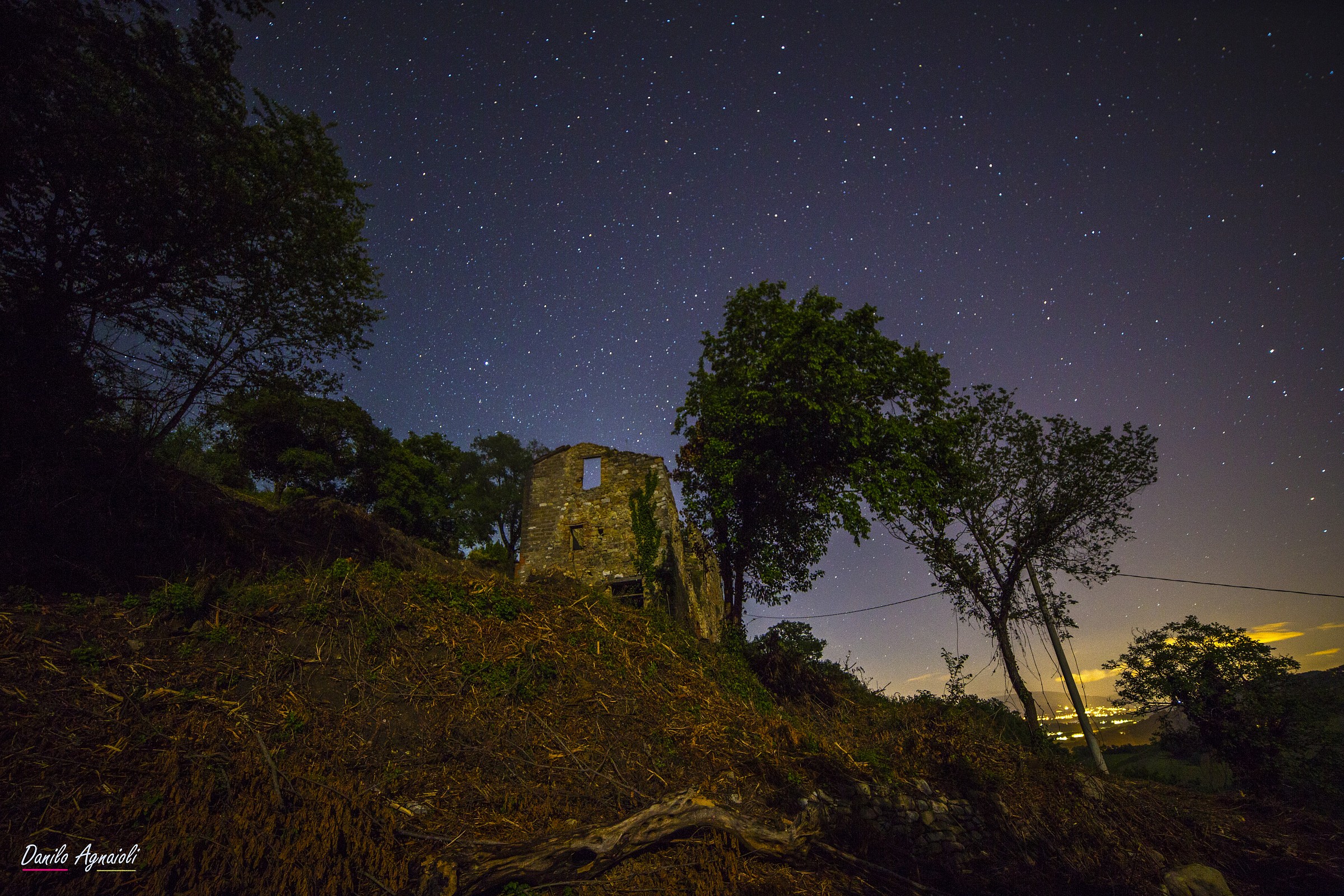 Nei casolari abbandonati