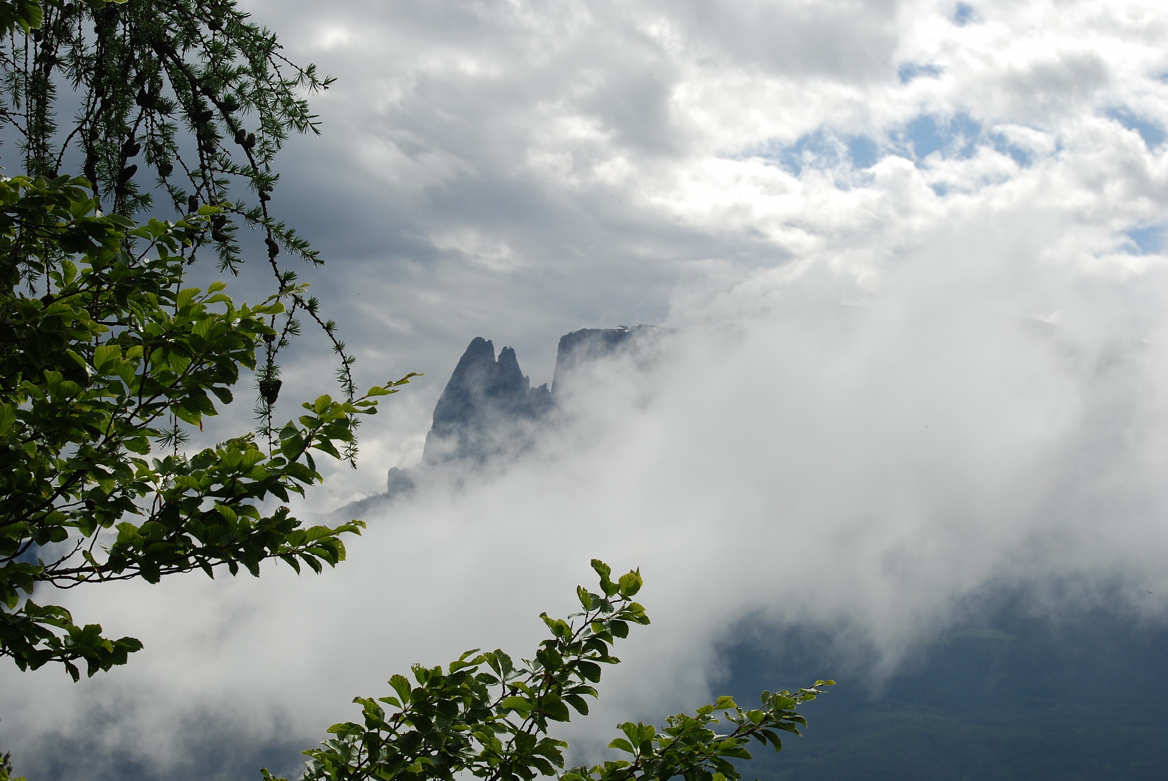 Lo Sciliar tra le nuvole