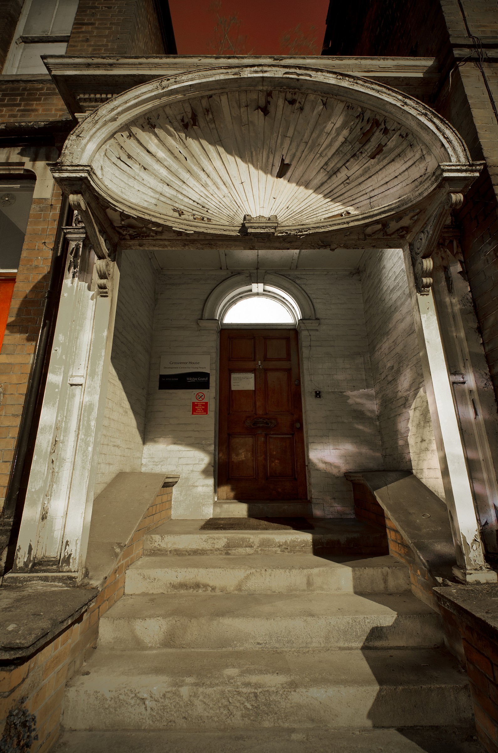 Derelitto Porta, di notte