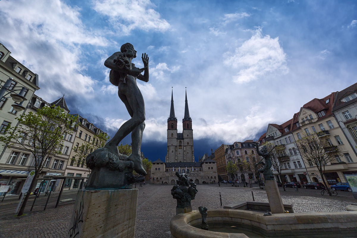 Hallmarket with Market church