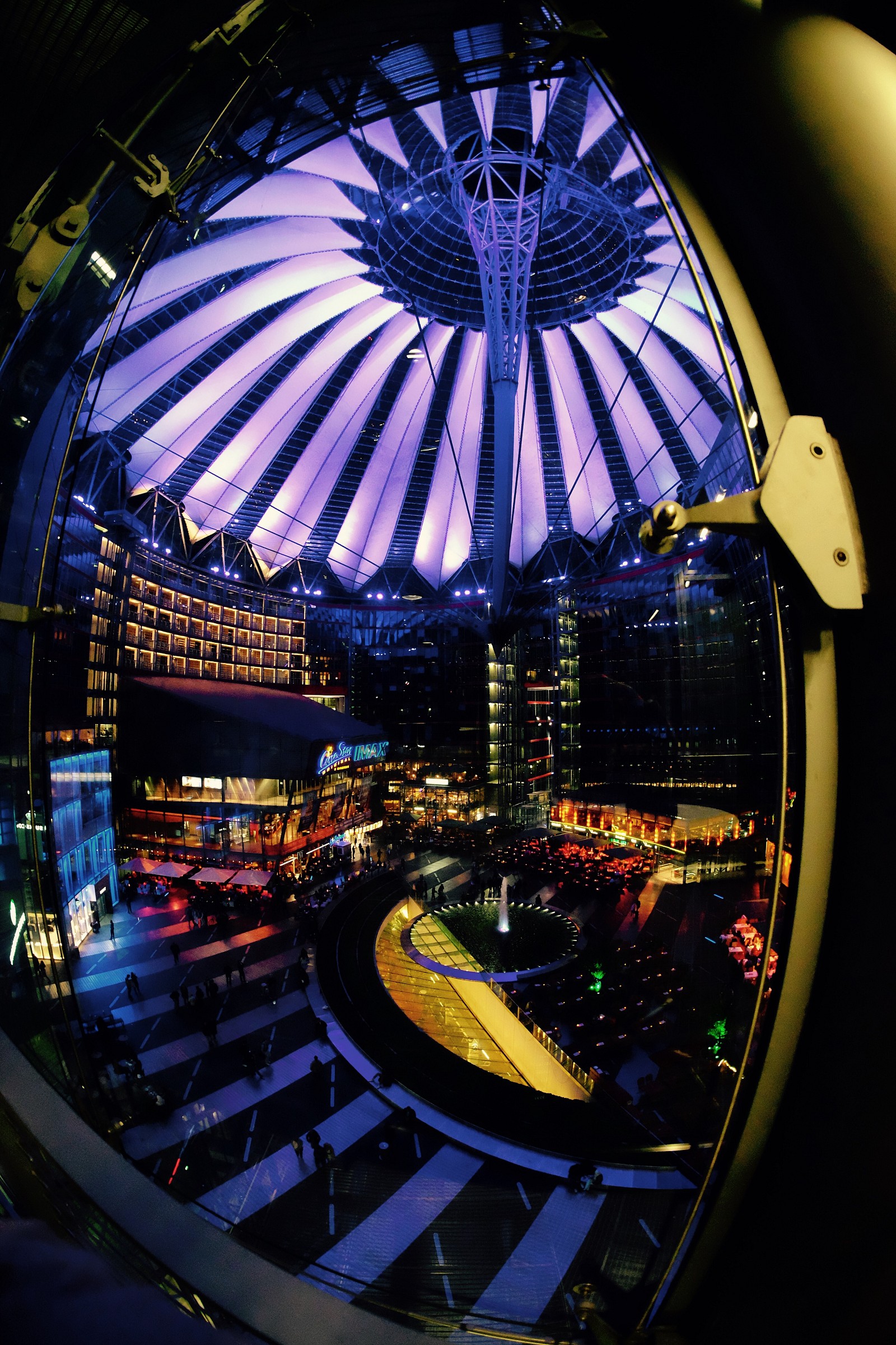 Berlin: Sony center lift