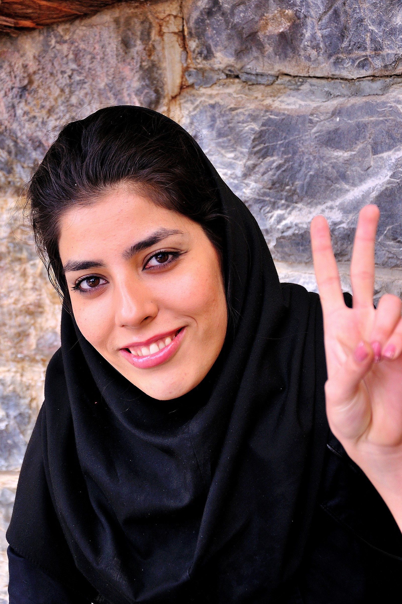 Grotta in Iran.Ragazza disinvolta