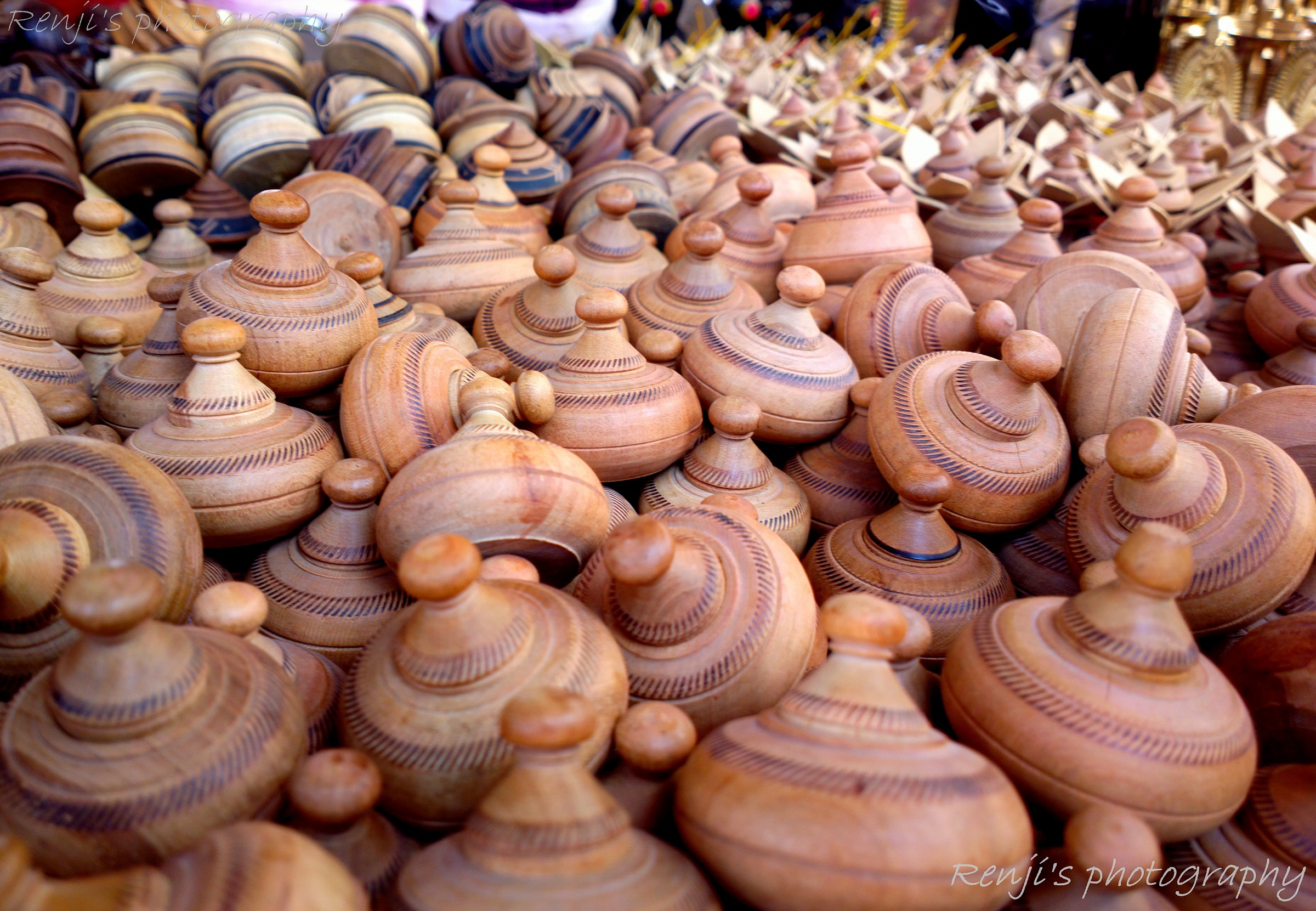 Small wooden  pots