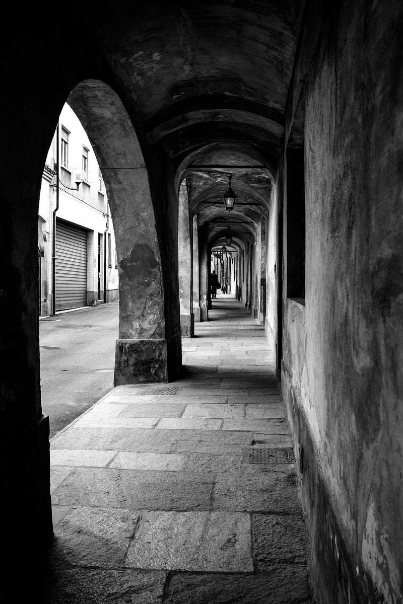 Sconosciuto con borsa