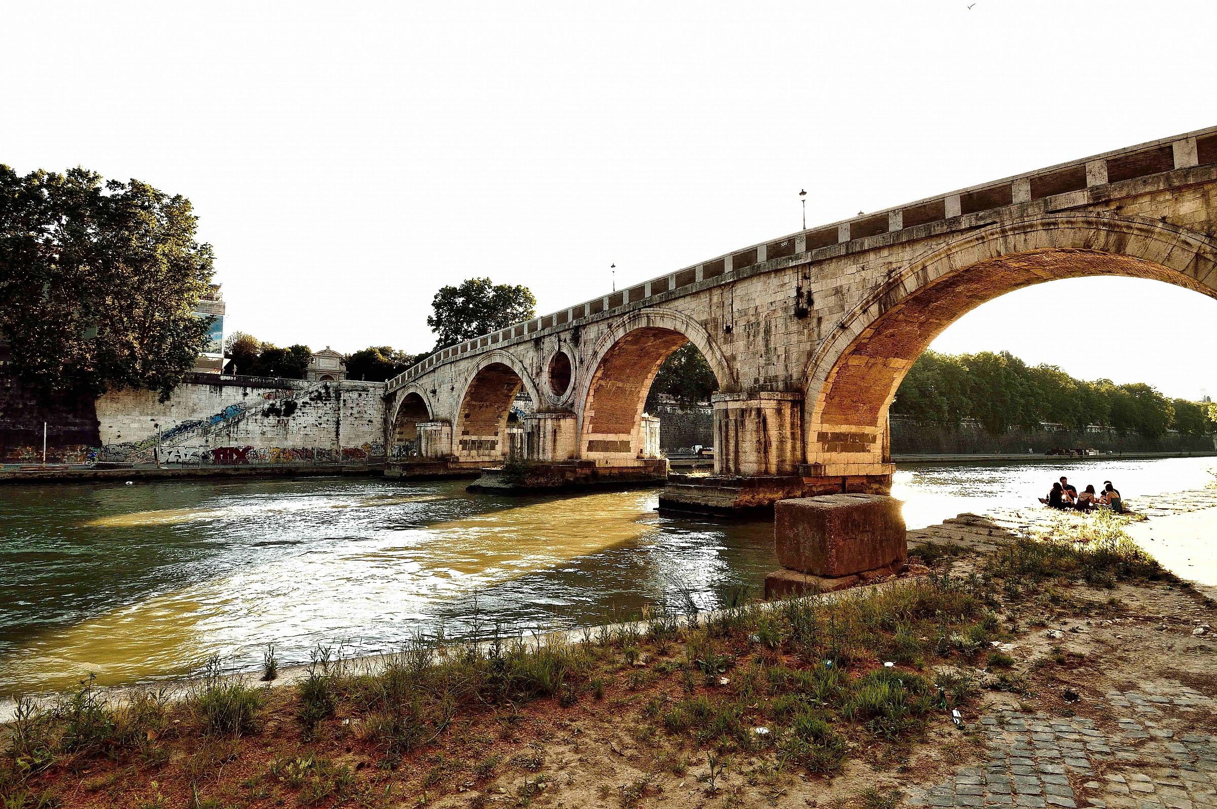 ...quasi estivo il tramonto Romano...