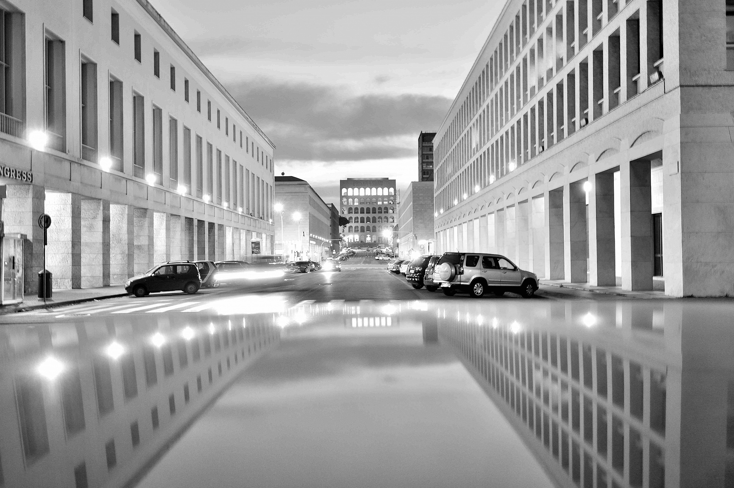 il tetto dell'auto riflettente di geometria...