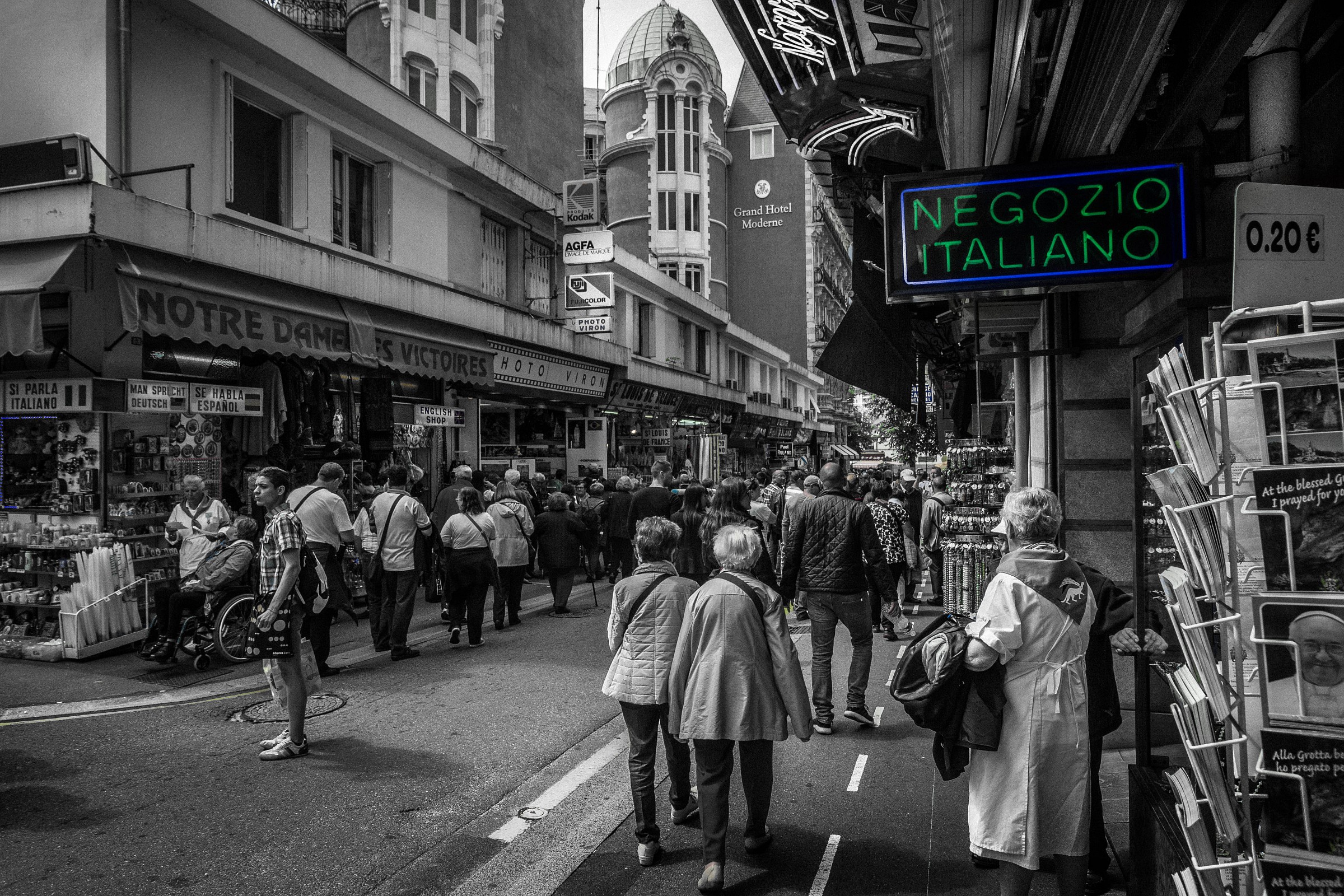 Lourdes, passeggiando per le vie