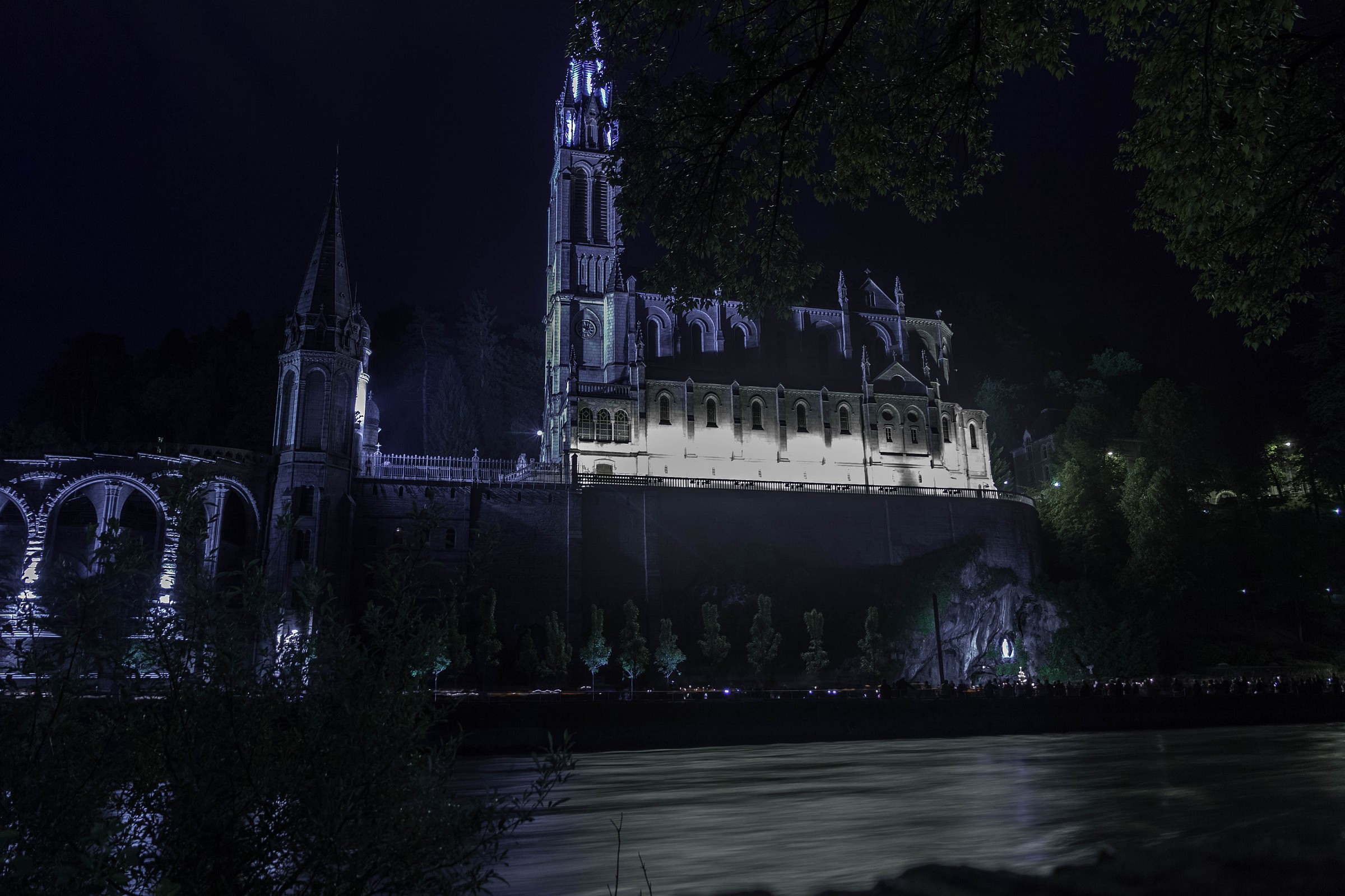 Lourdes, dopo la processione aux flambeaux