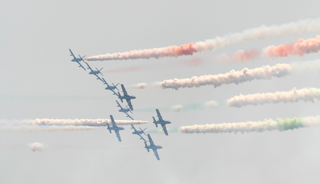 Arrows tricolor - crossing