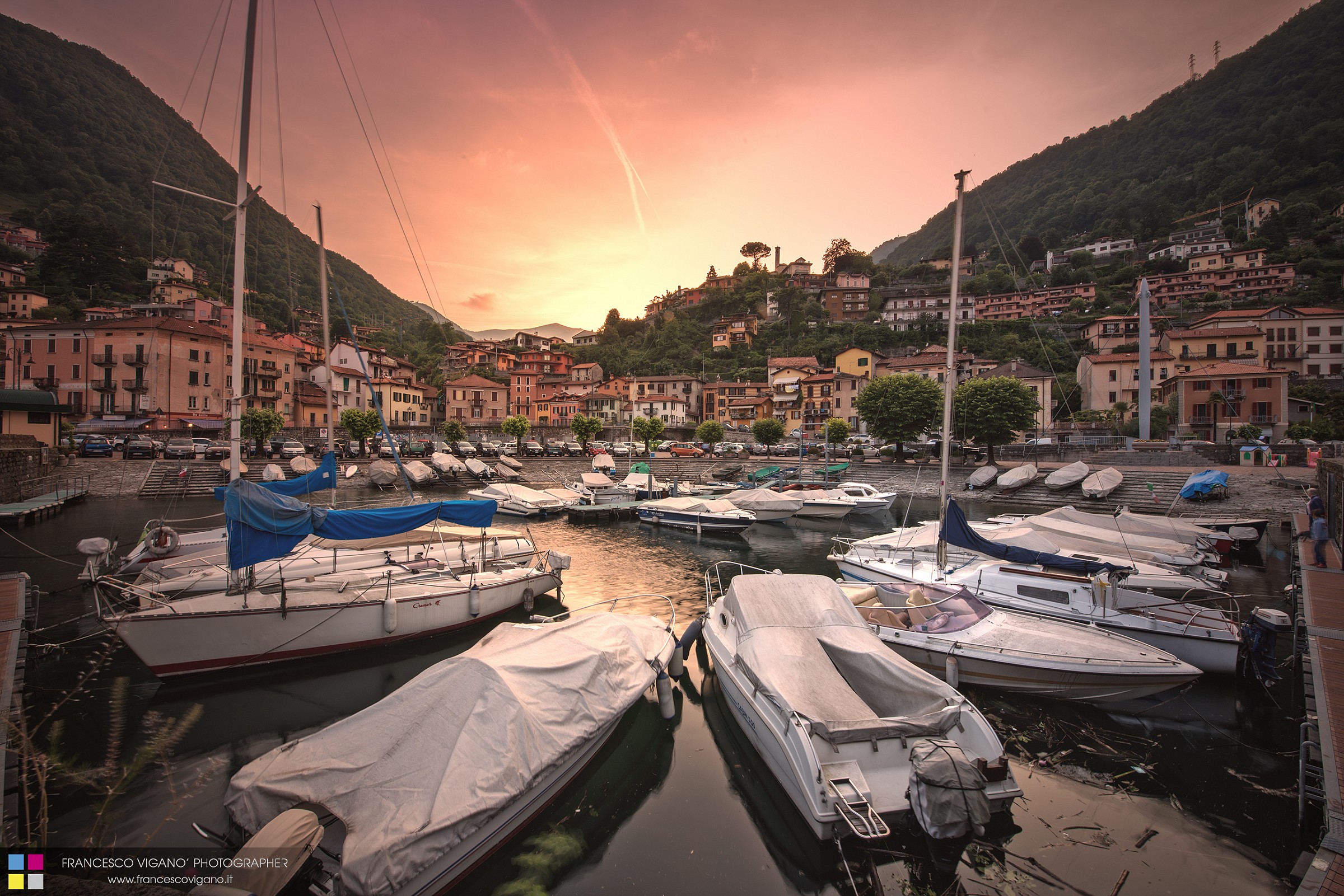 Tramonto nel piccolo porto di Argegno