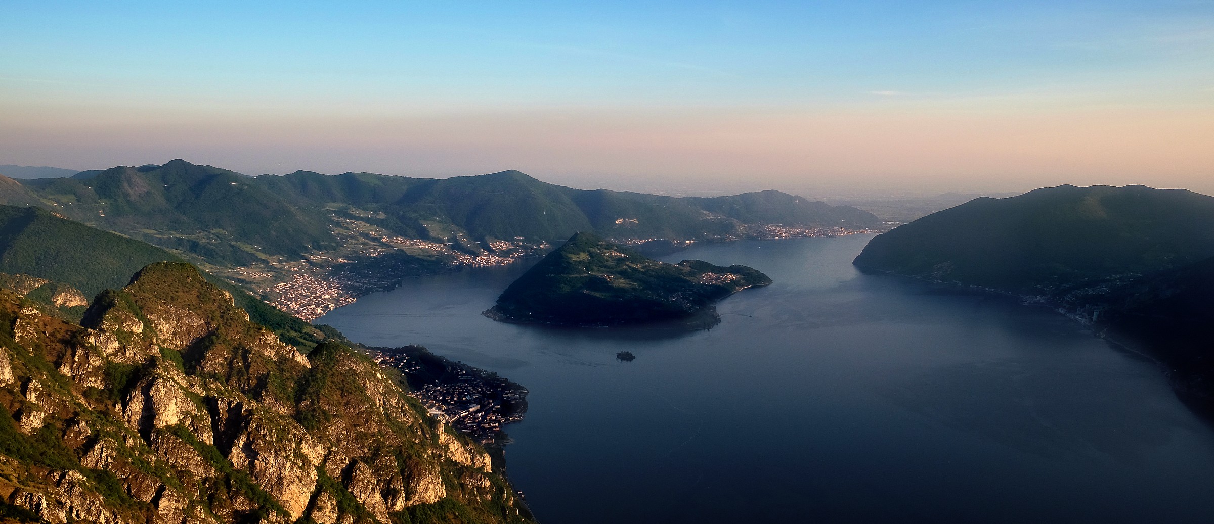 Montisola e il lago d'Iseo