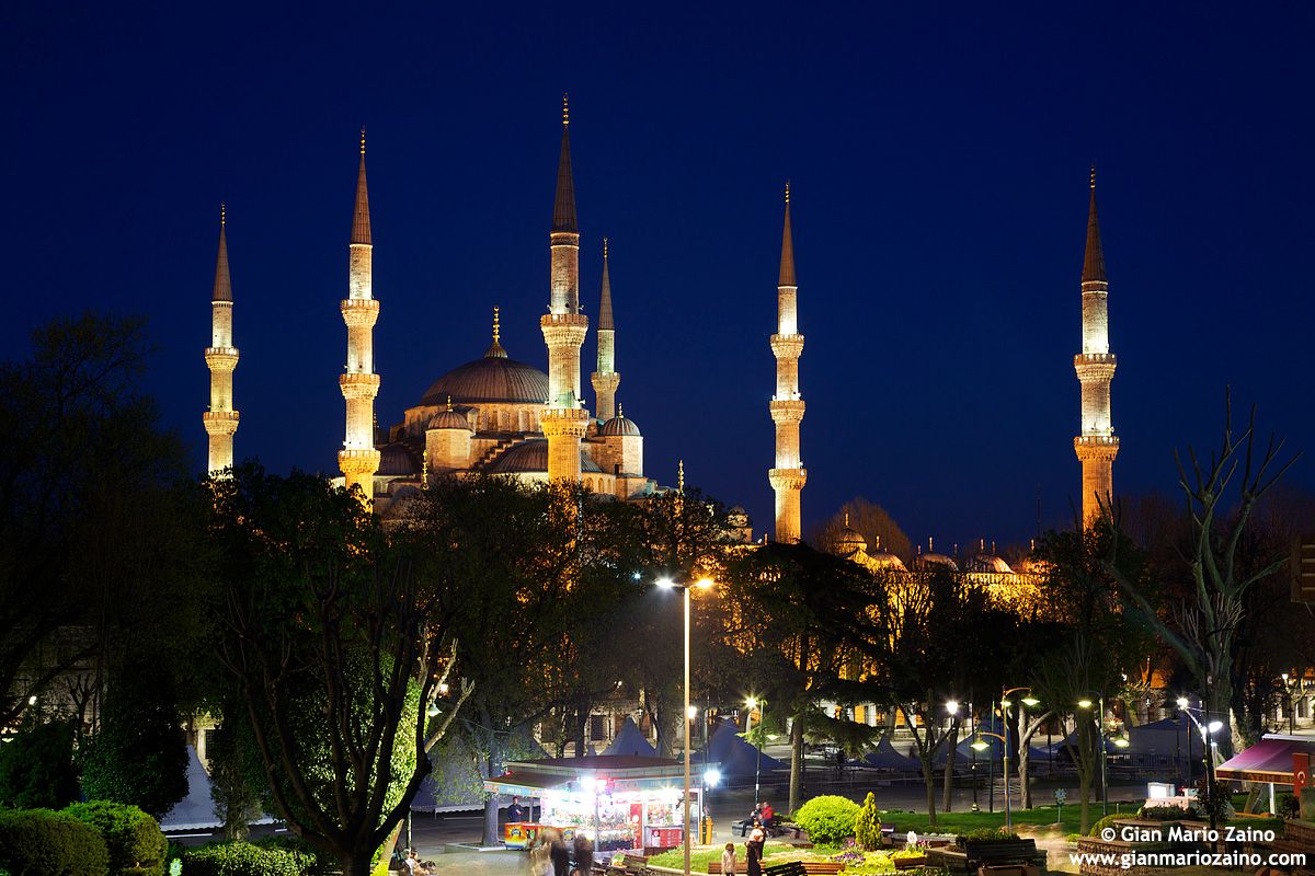 Istanbul by Night (2012) - 01
