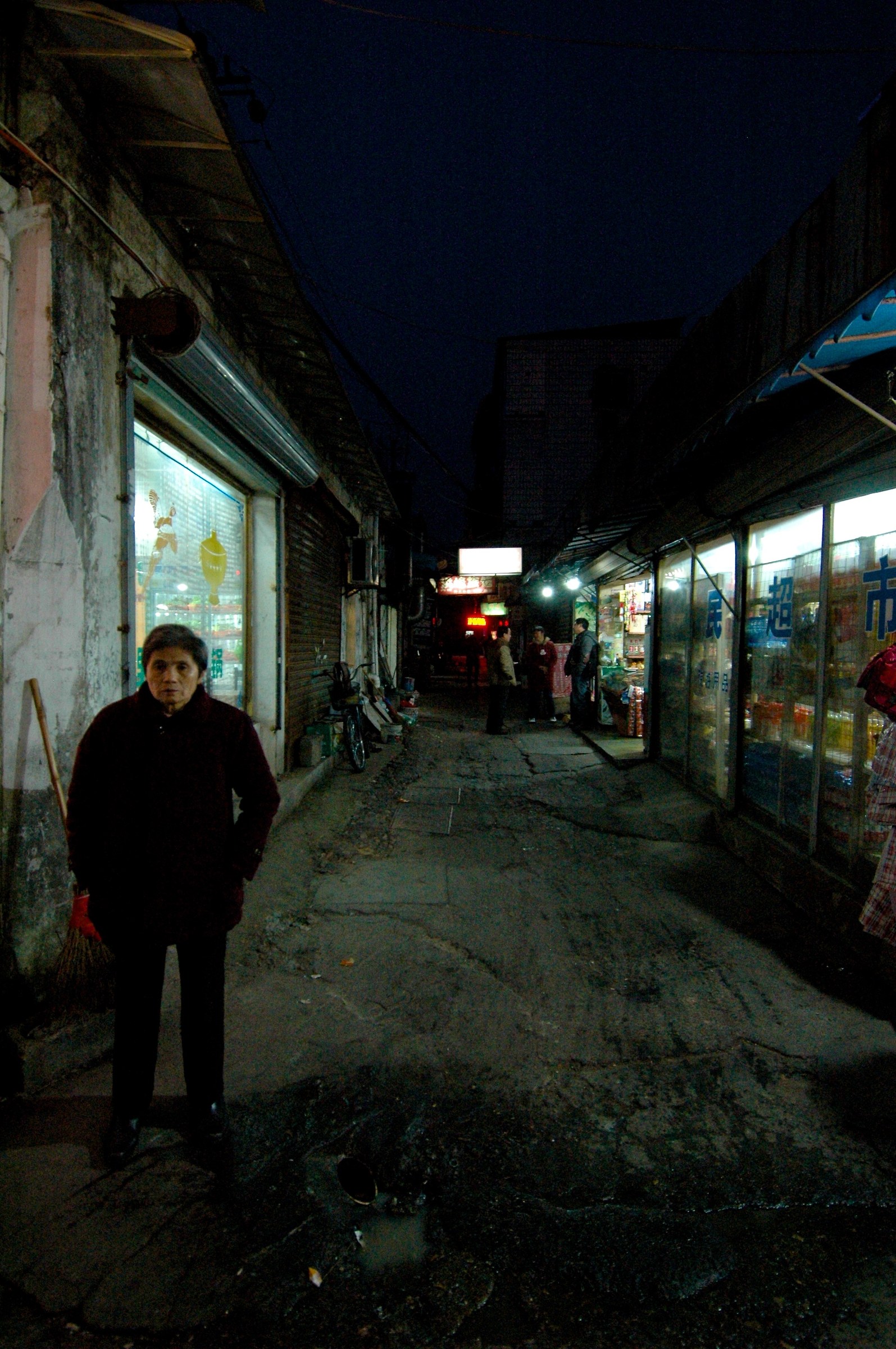 Vicolo di notte a Huangshan, Cina
