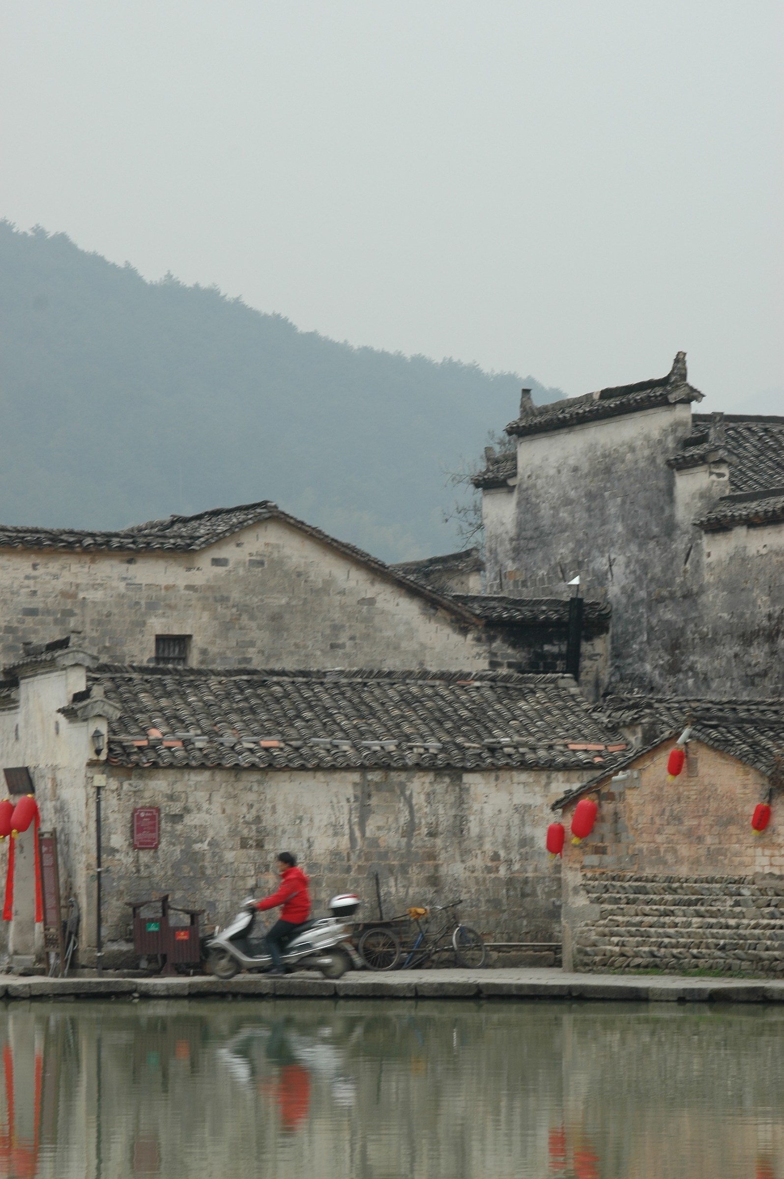 Motorino a Hongcun, Cina