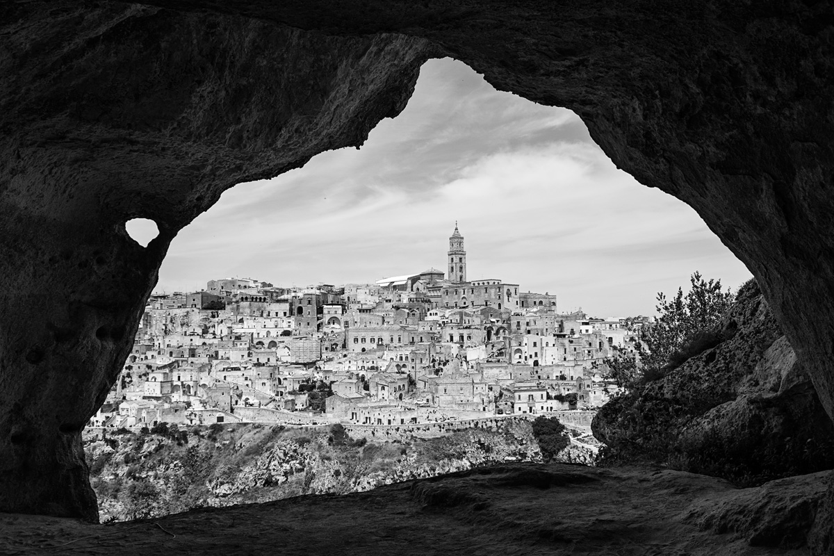 Matera da una grotta