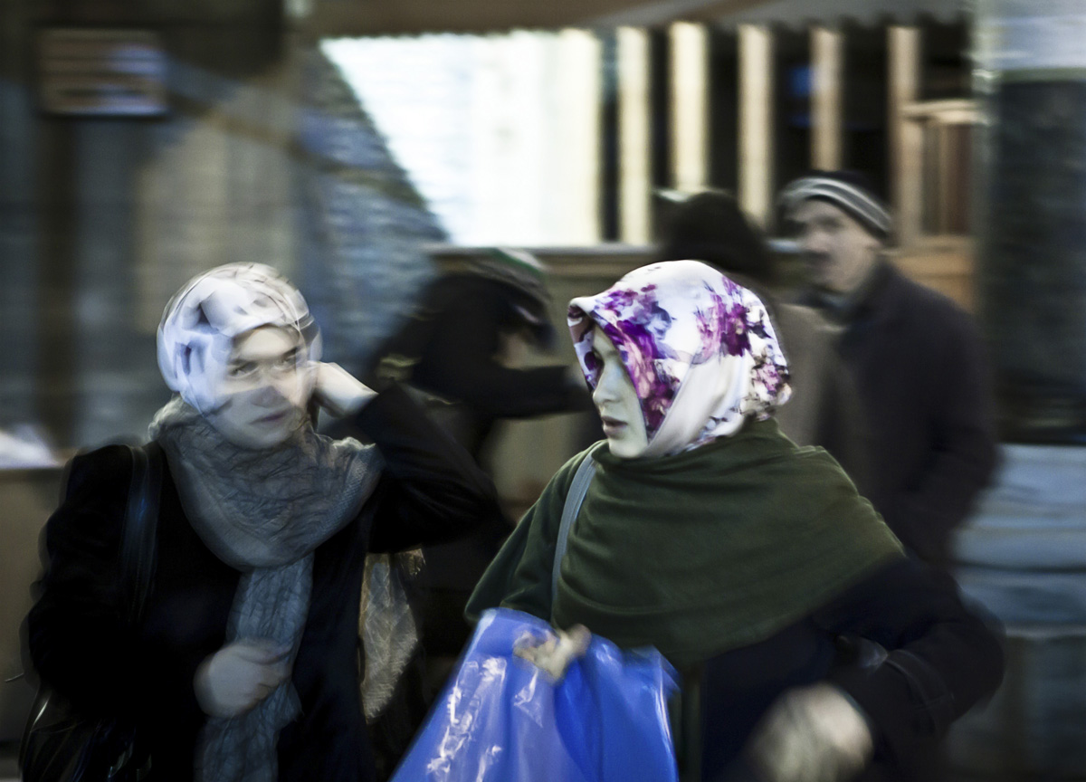Sguardi sotto il foulard