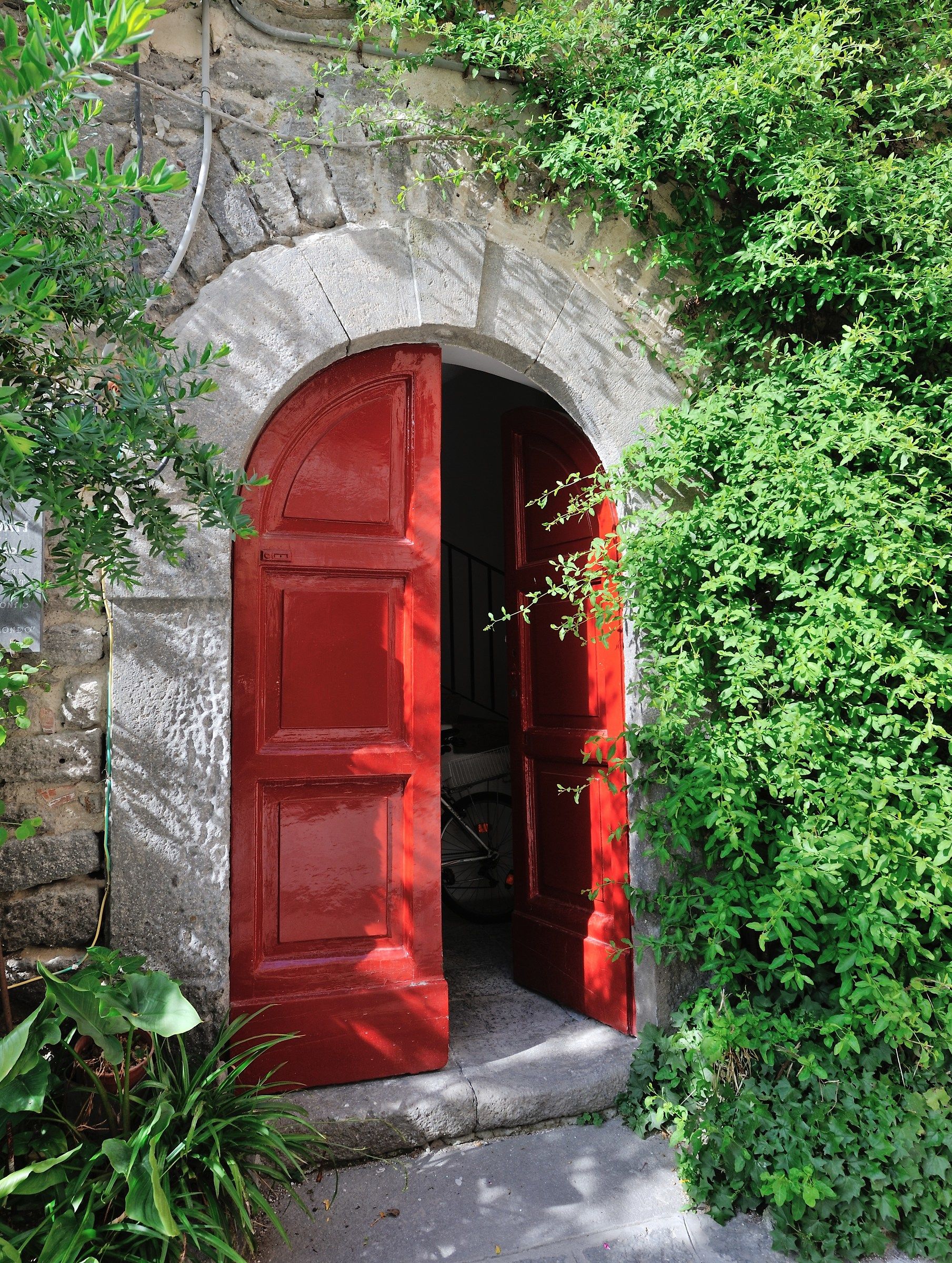 Ischia (Na)-Portone Rosso