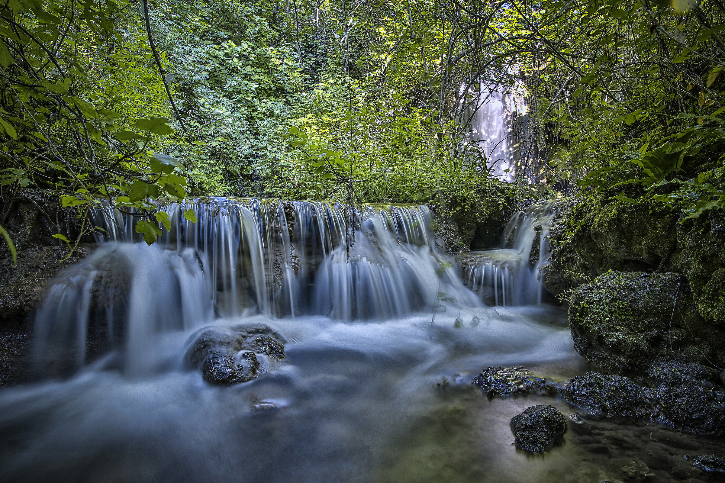 The cascades of water head