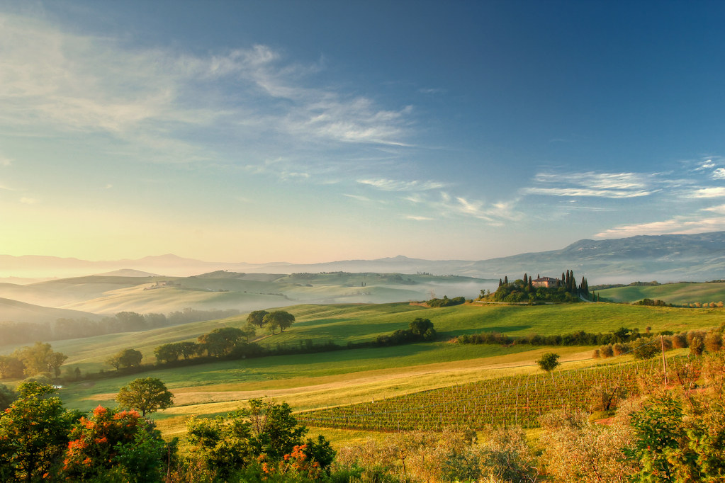 Val d'Orcia ..la magia dei primi raggi di Sole.