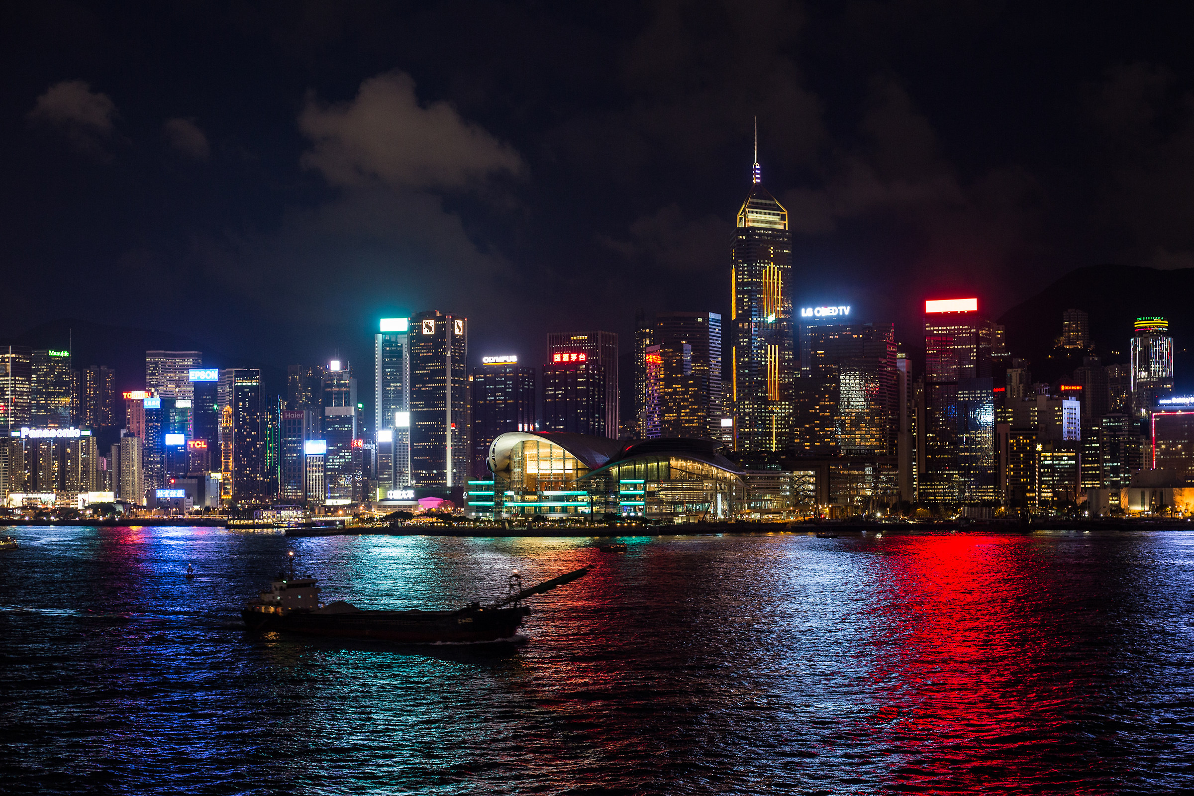 Hong Kong in notturna