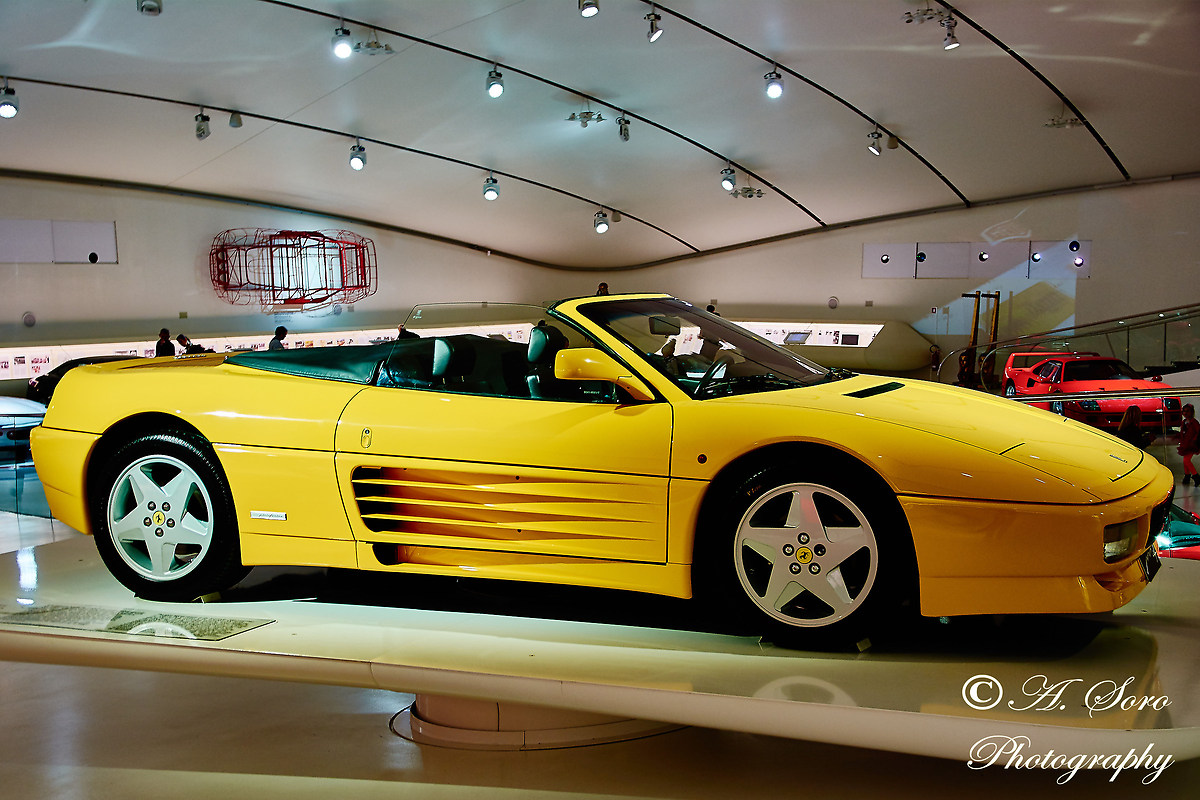 Ferrari 348 gialla