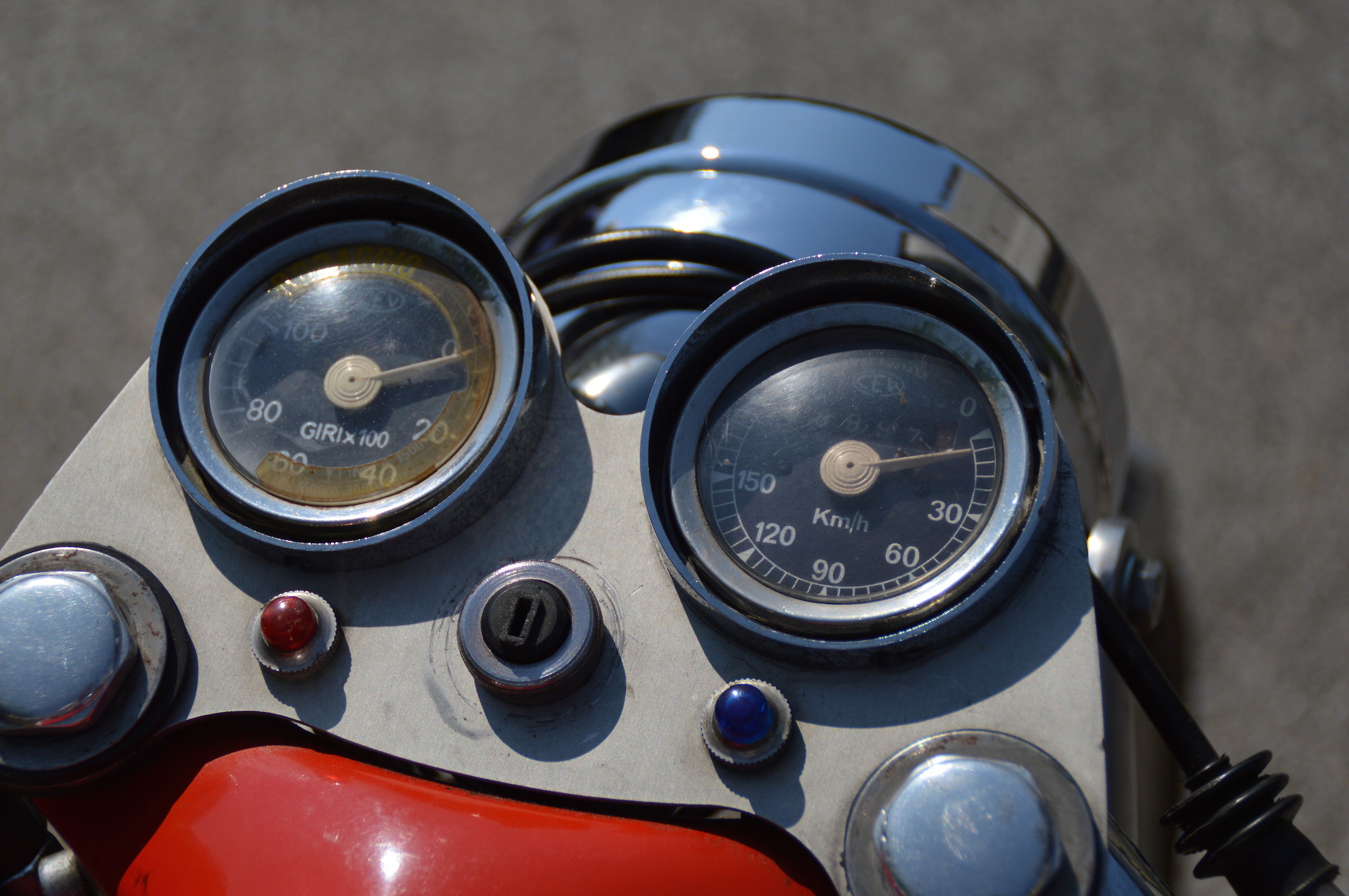 moto guzzi particolare