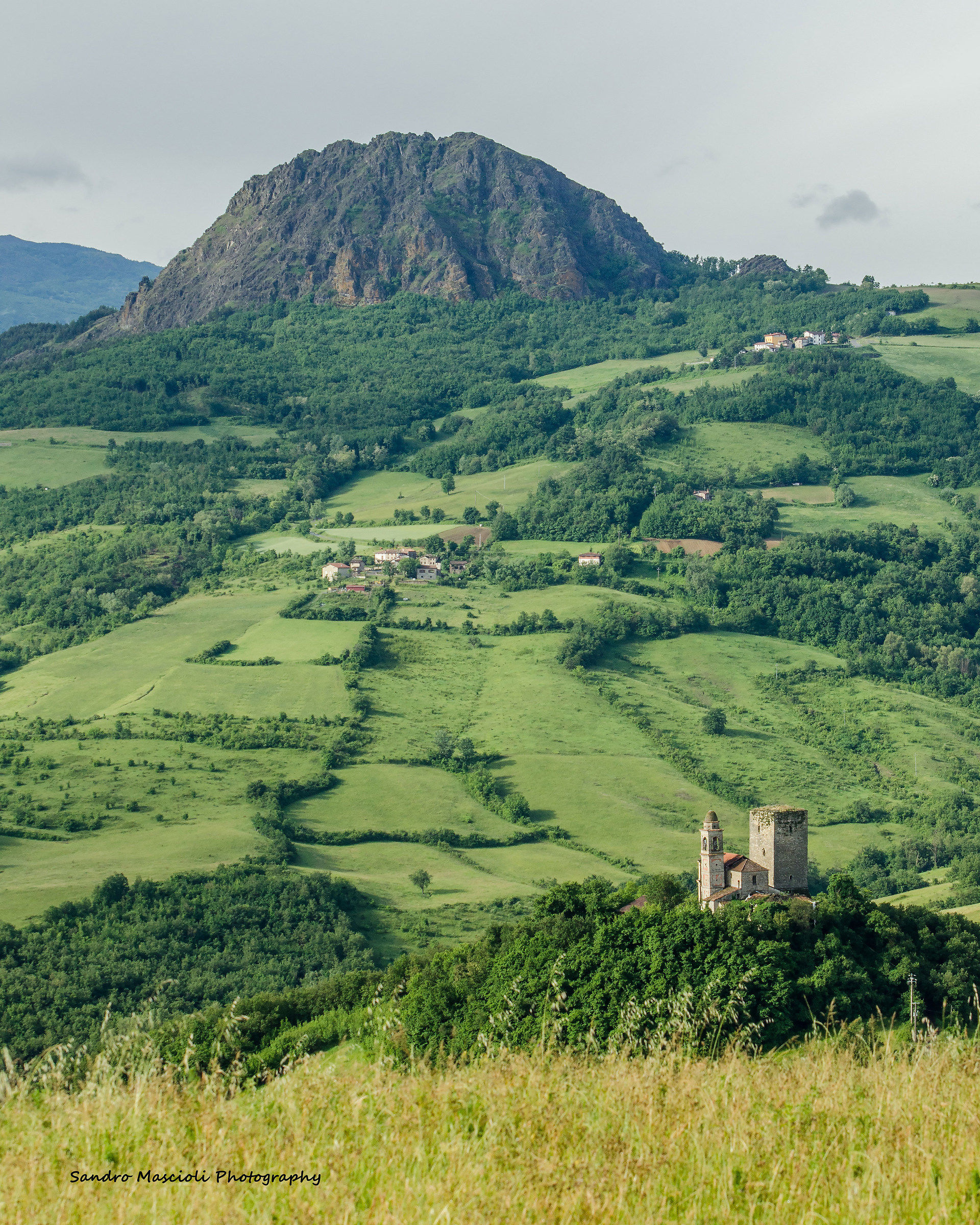 Bobbiano e la Pietra Parcellara (pc)