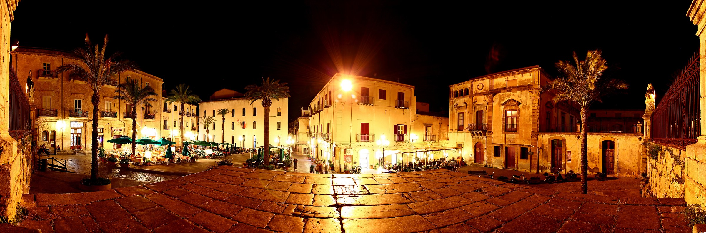 Piazza del Duomo a Cefalù