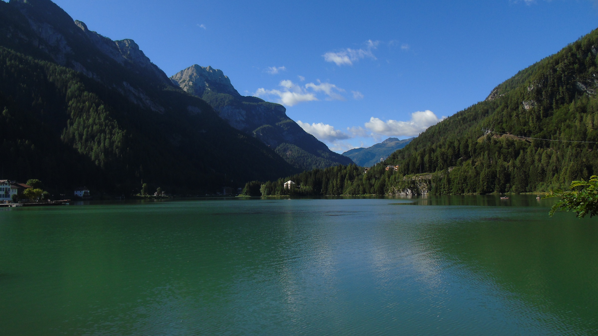 Lake Alleghe in broad daylight