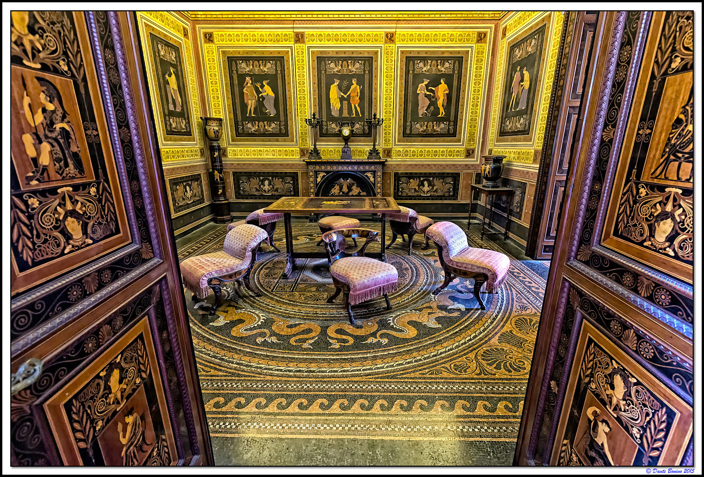 The Castle of Racconigi: The Cabinet Etrusco