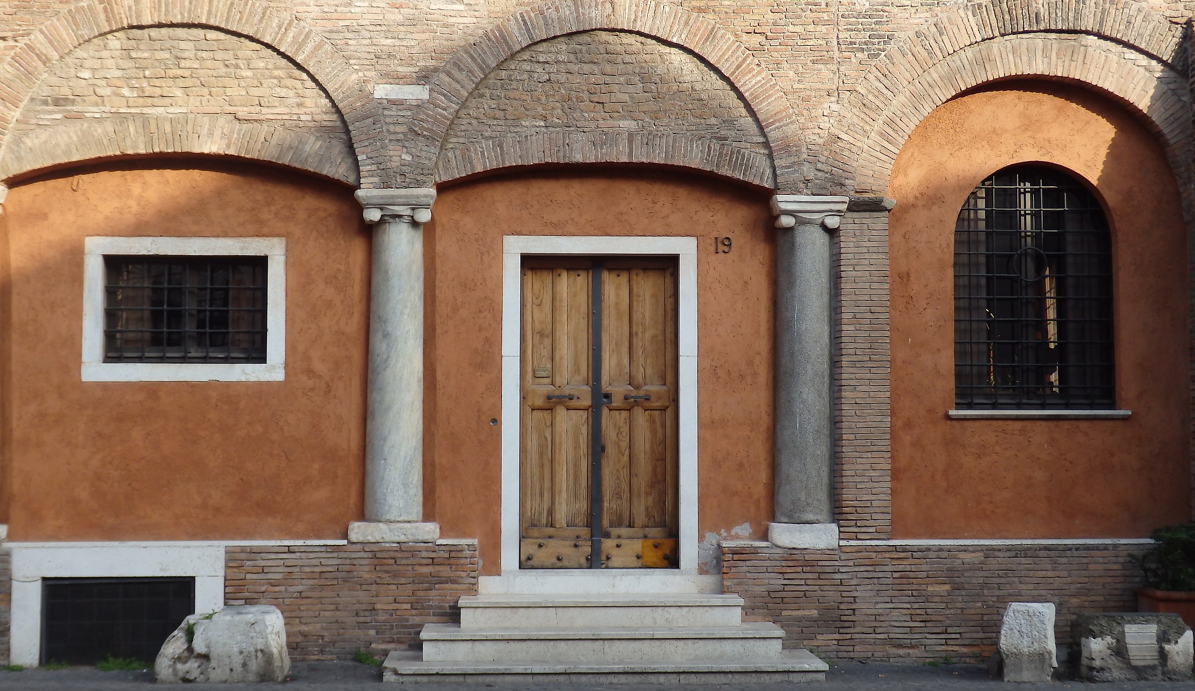 Porte e finestre a Trastevere