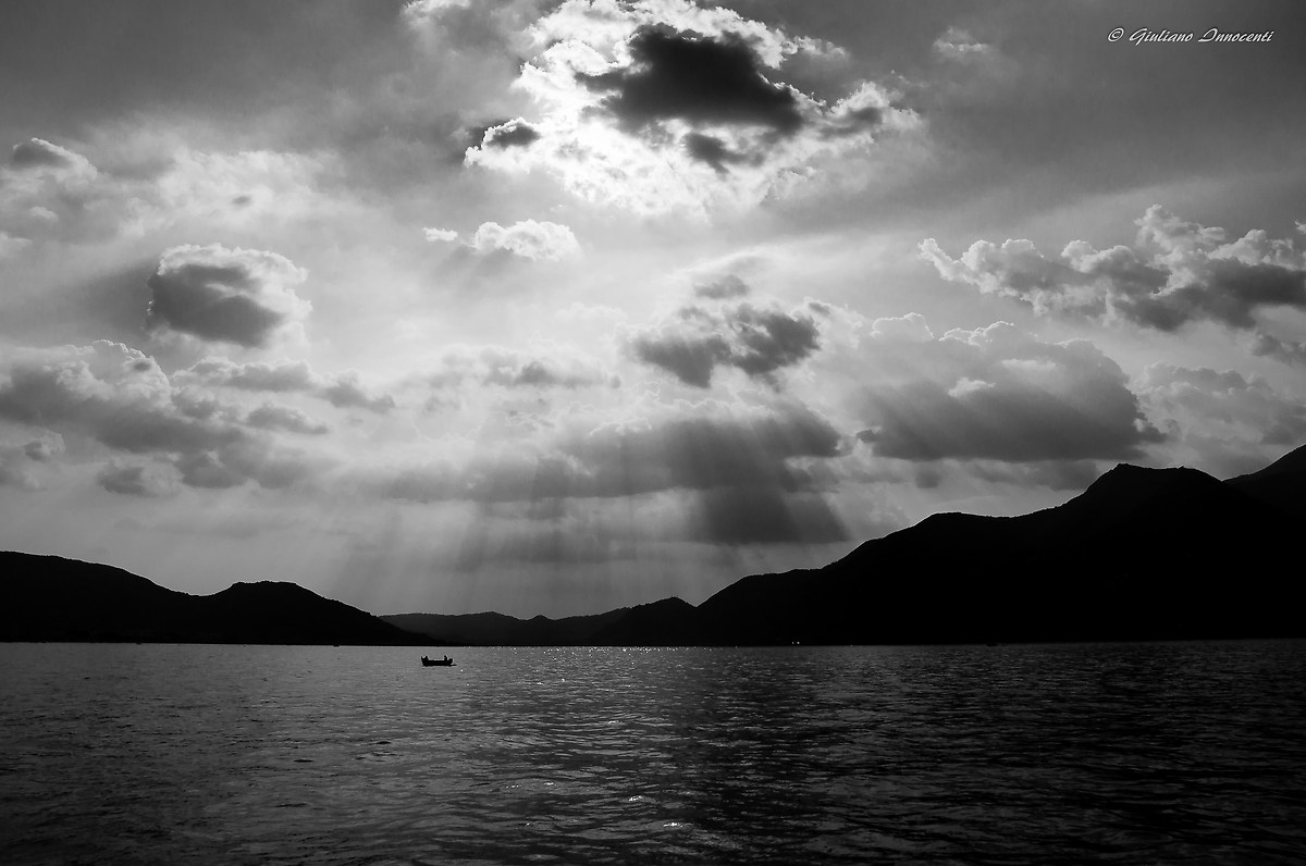 rain down rays of light