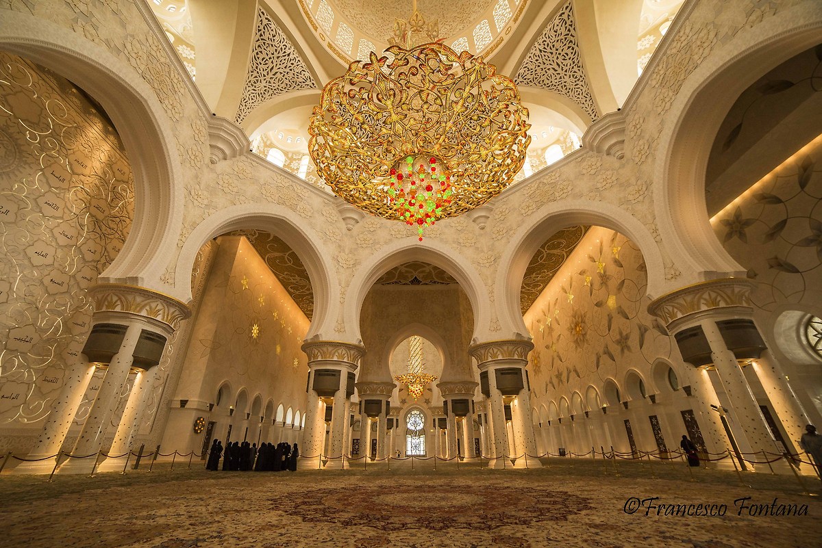 Interno della Sheikh Zayed Grand Mosque