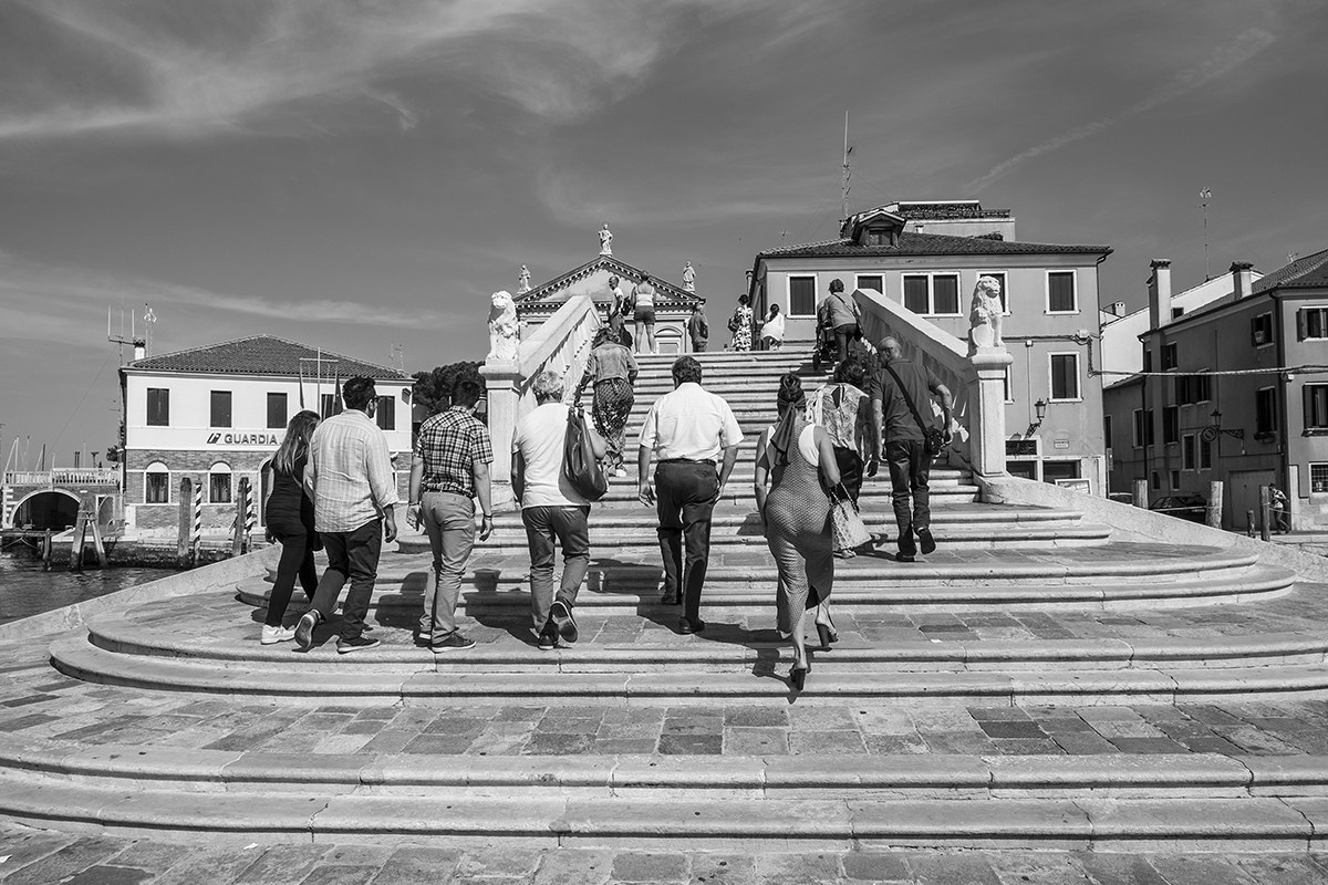 To go up towards the sky