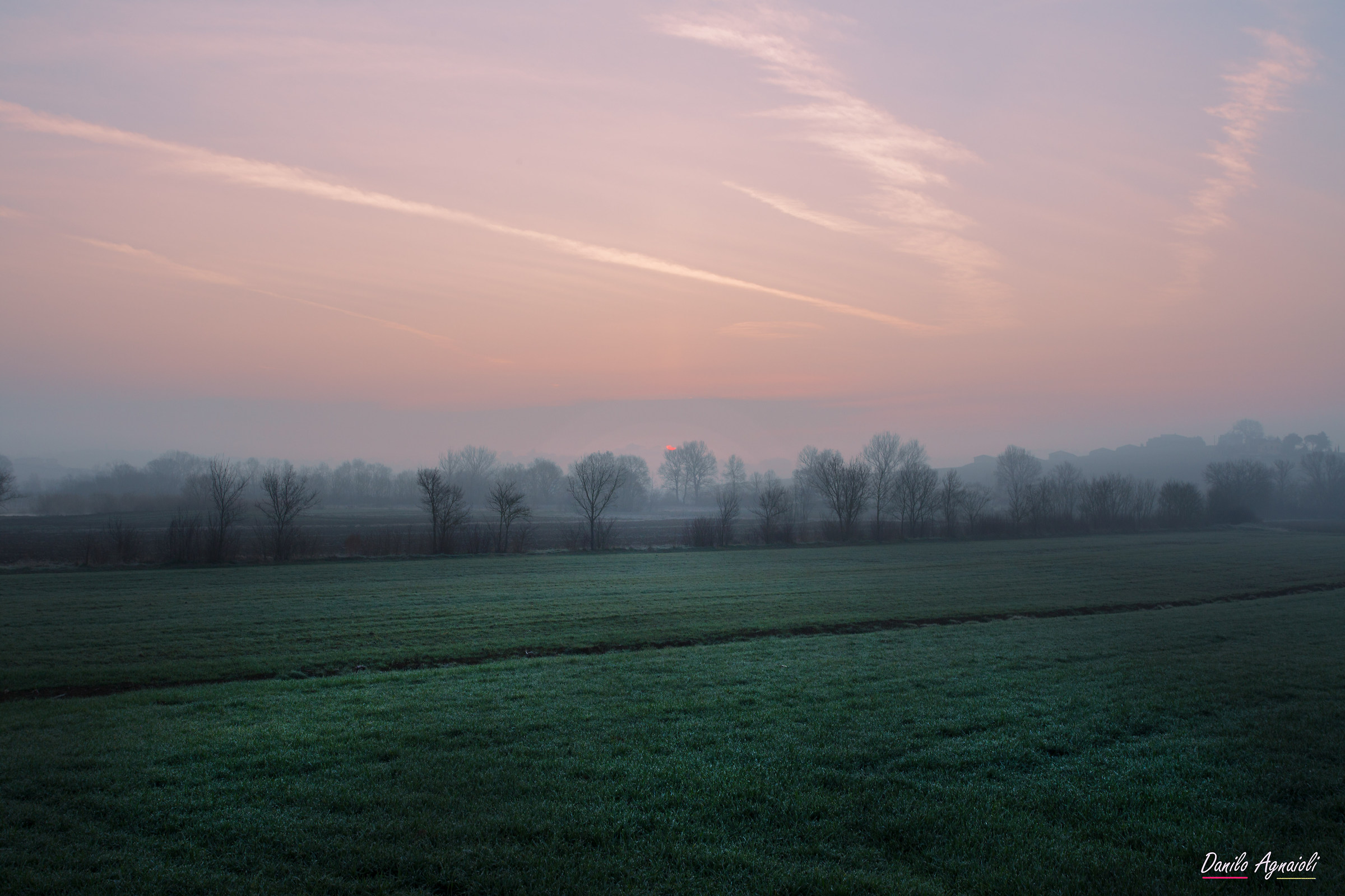 Appena spunta il sole ,una tenue alba.