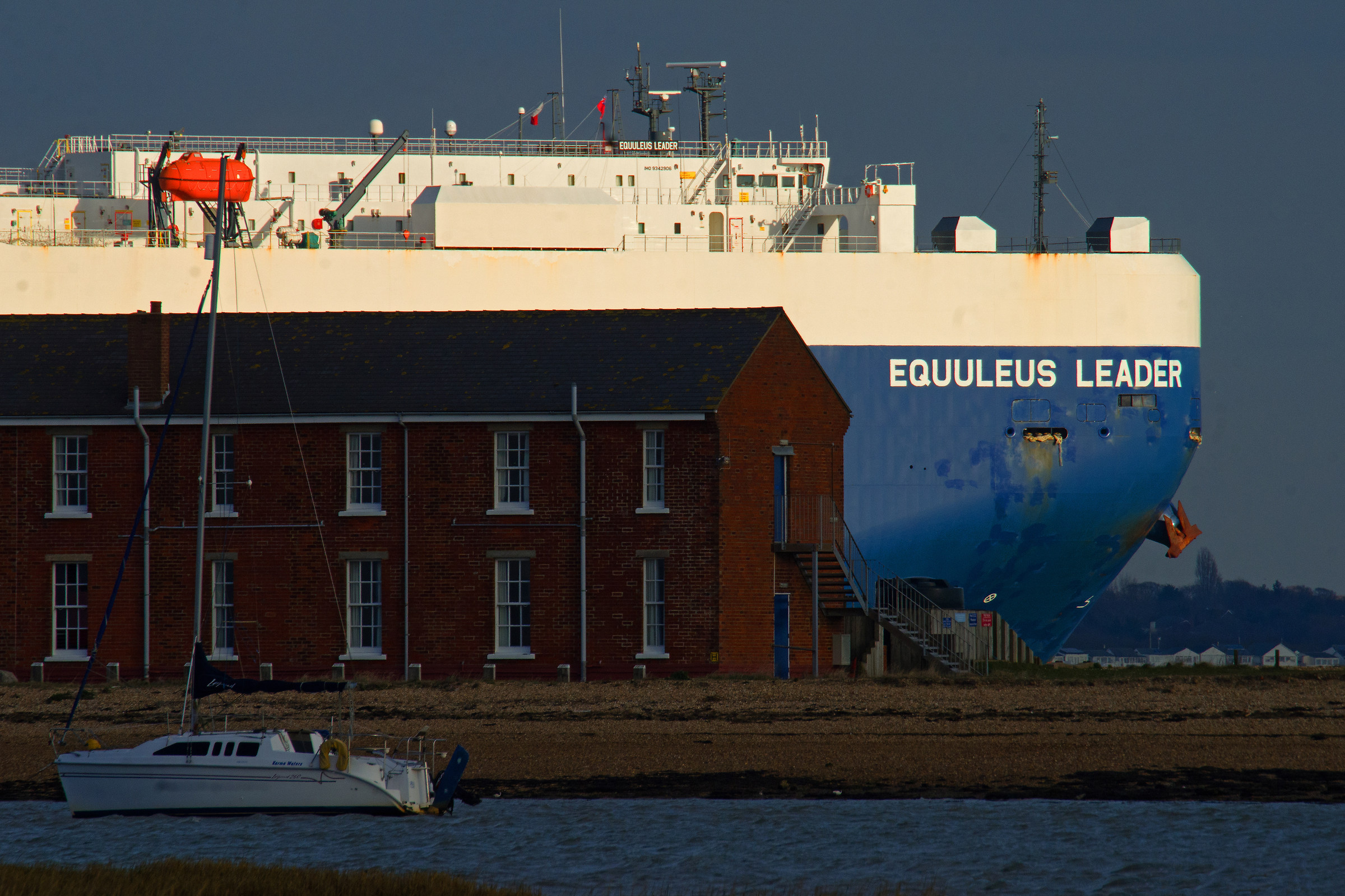 Big Tanker! (comes into dock)