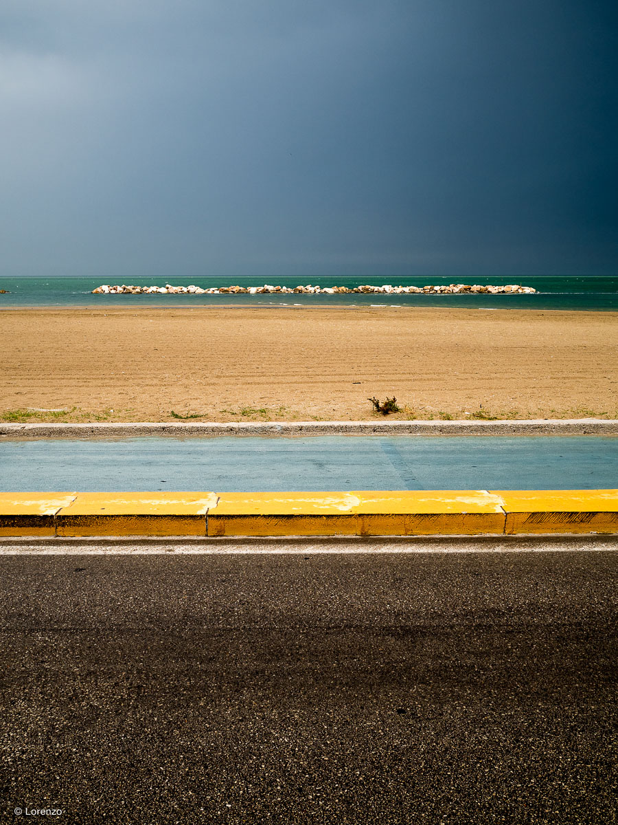 adriatico, asfalto e strisce