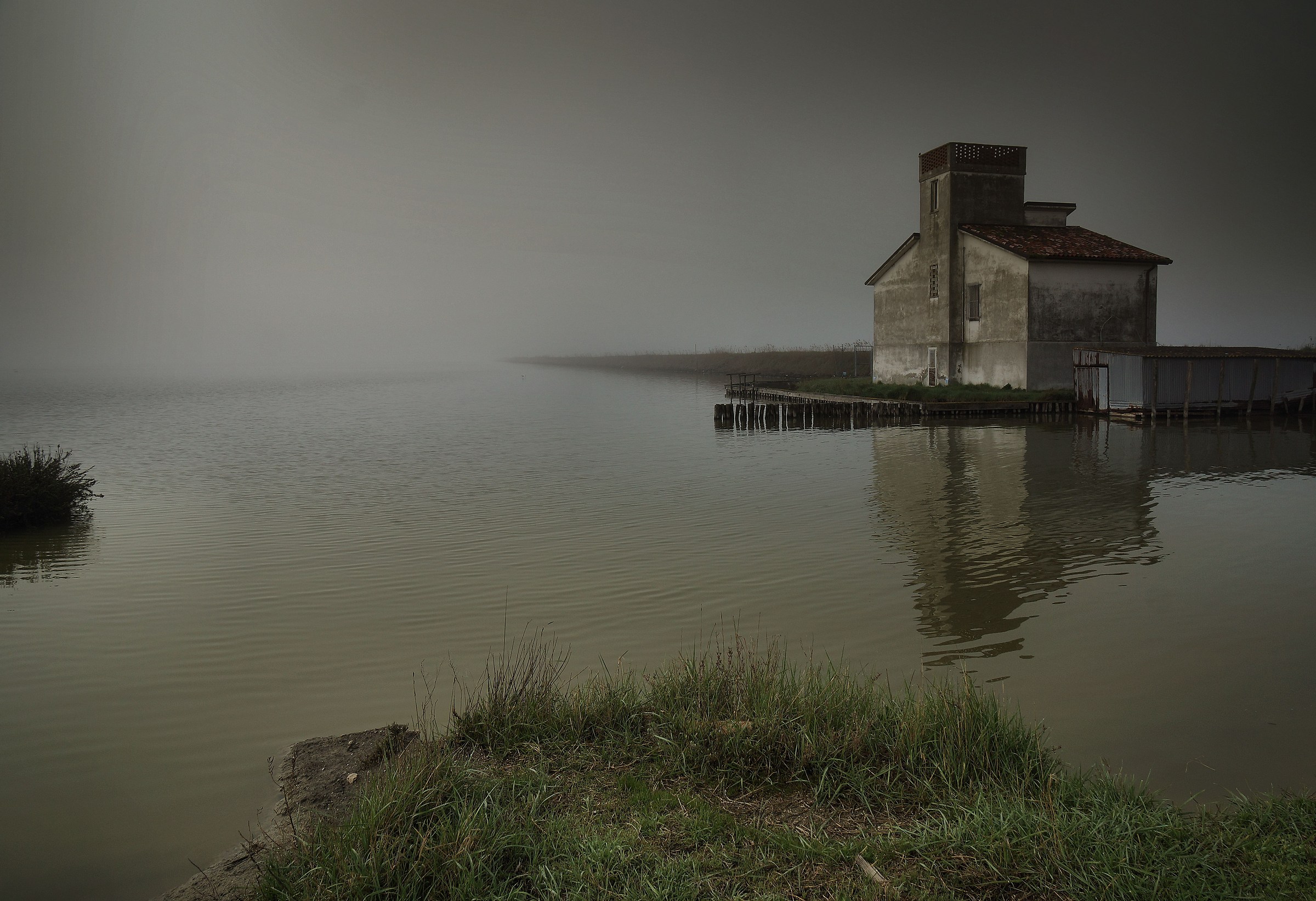 Oltre al silenzio giunse la nebbia