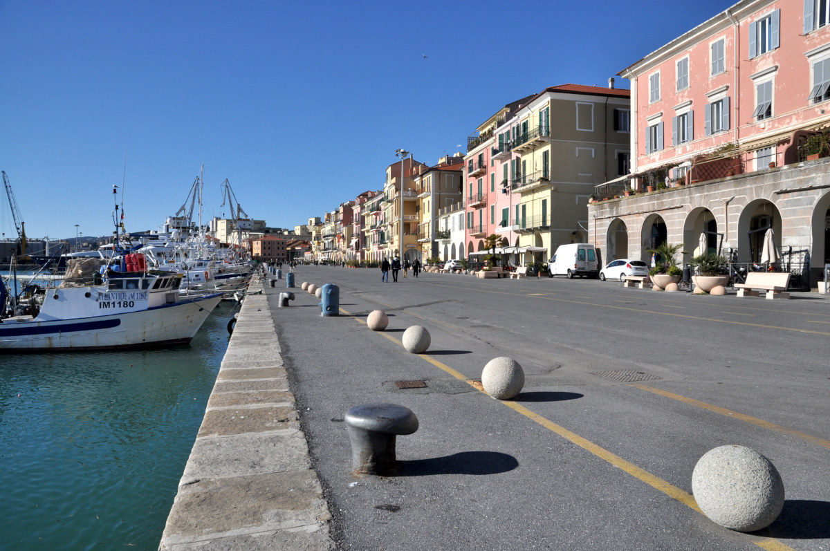 Imperia-Oneglia. La banchina del vecchio porto.