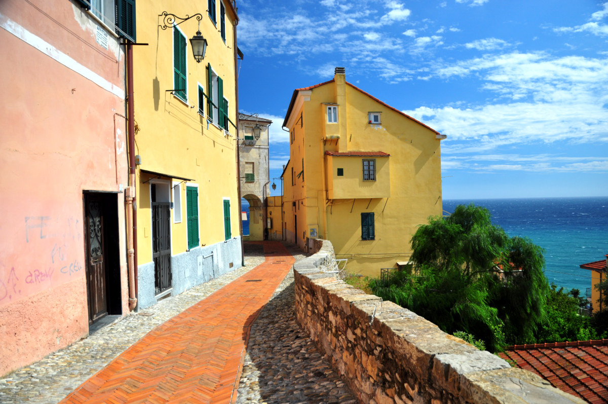 Imperia-Porto Maurizio.Stradina a Borgo Parasio.