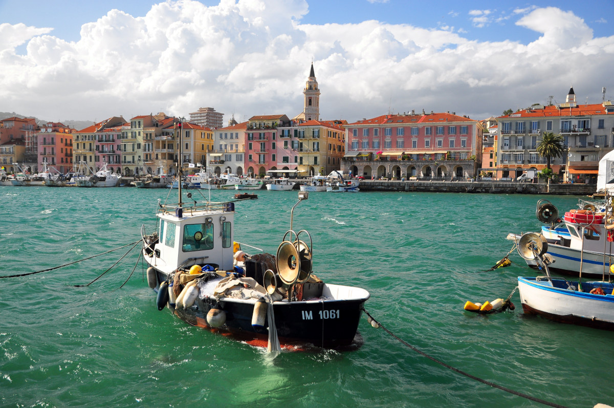 Imperia. Oneglia vista dal porto.