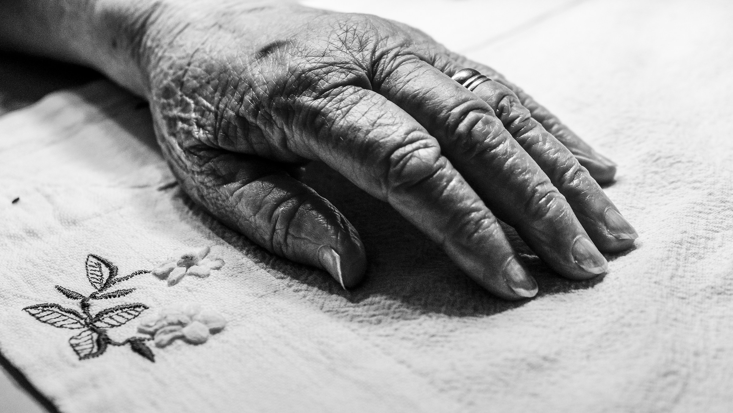 La mano della nonna