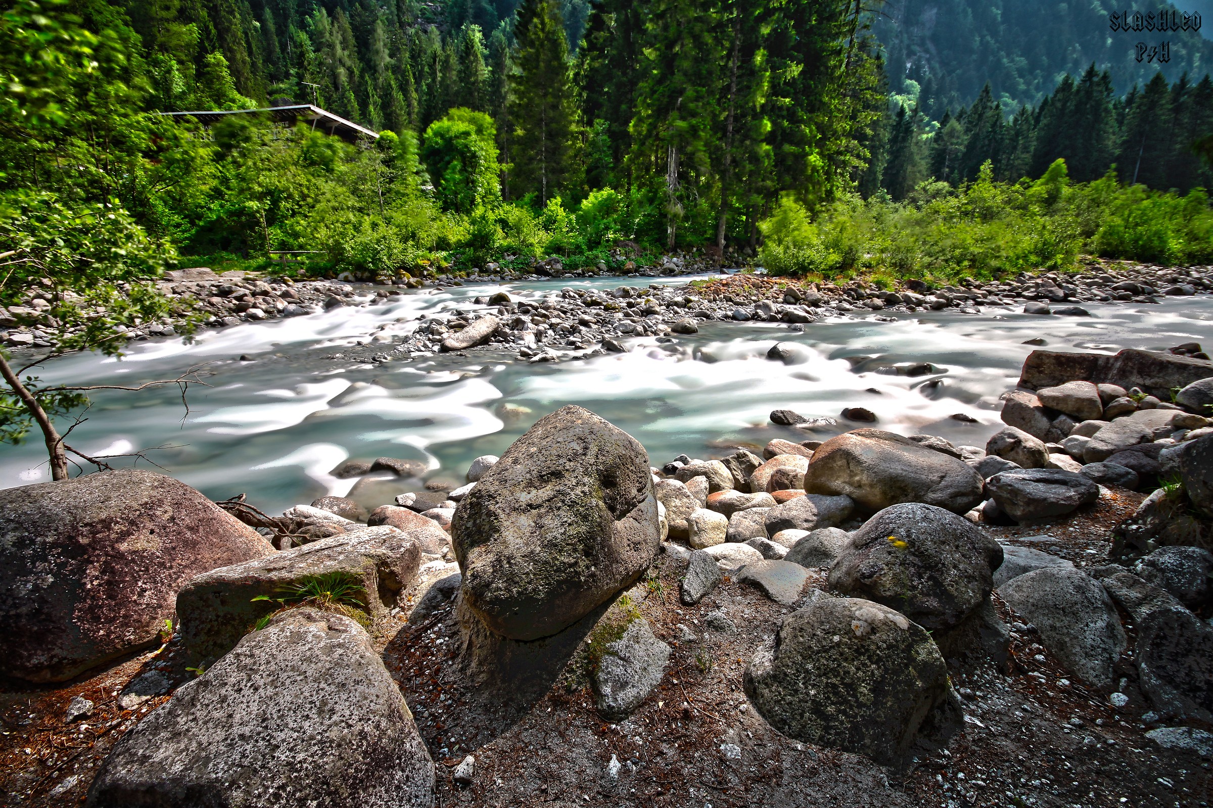 Torrente trentino con tentativo di HDR